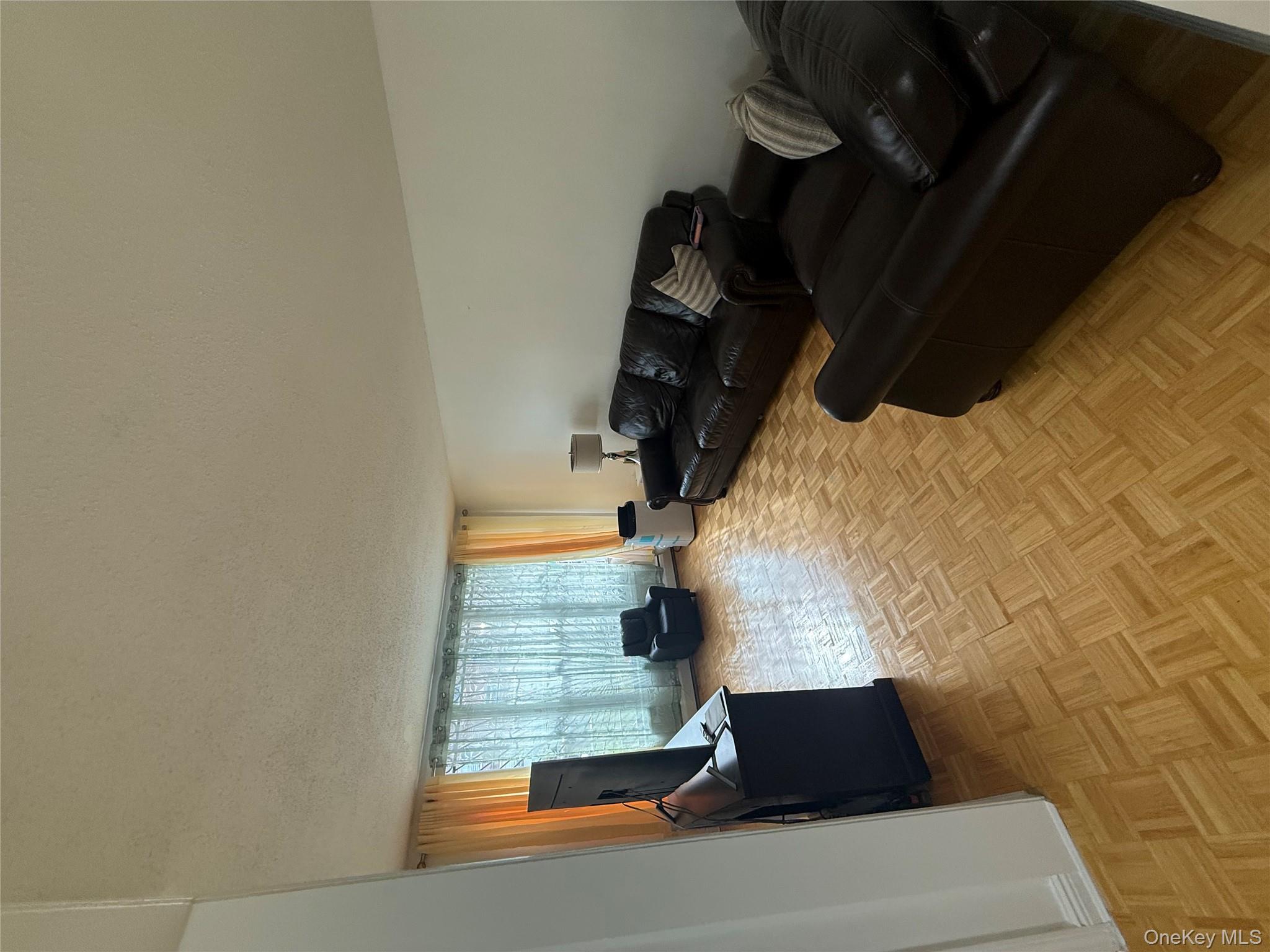 #4 photo, 108-25 160th Street, クイーンズ区 Jamaica , NY 11433