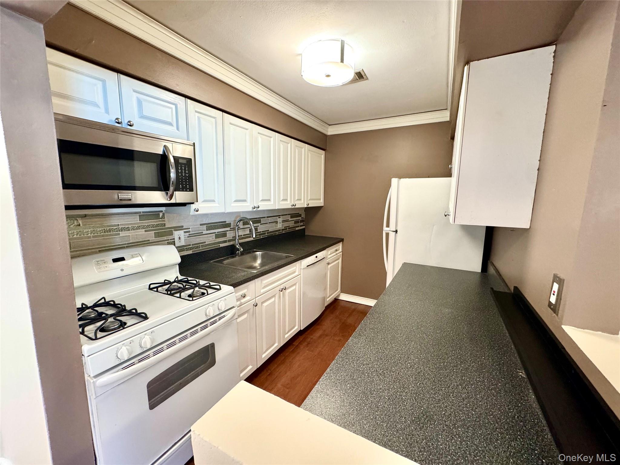 #4 photo, 138 N Pointe Circle, サフォーク郡 Coram , NY 11727