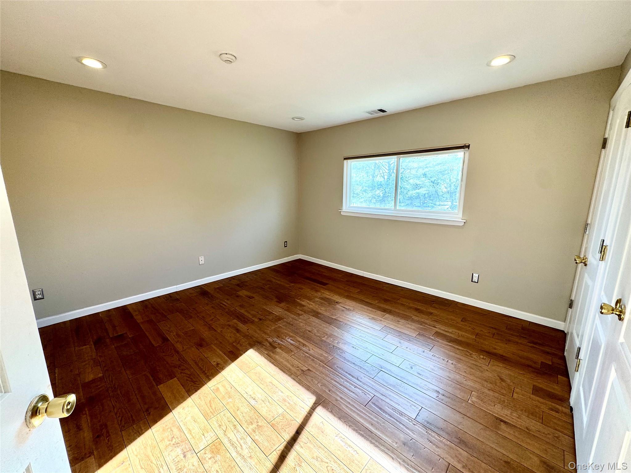 #9 photo, 138 N Pointe Circle, サフォーク郡 Coram , NY 11727