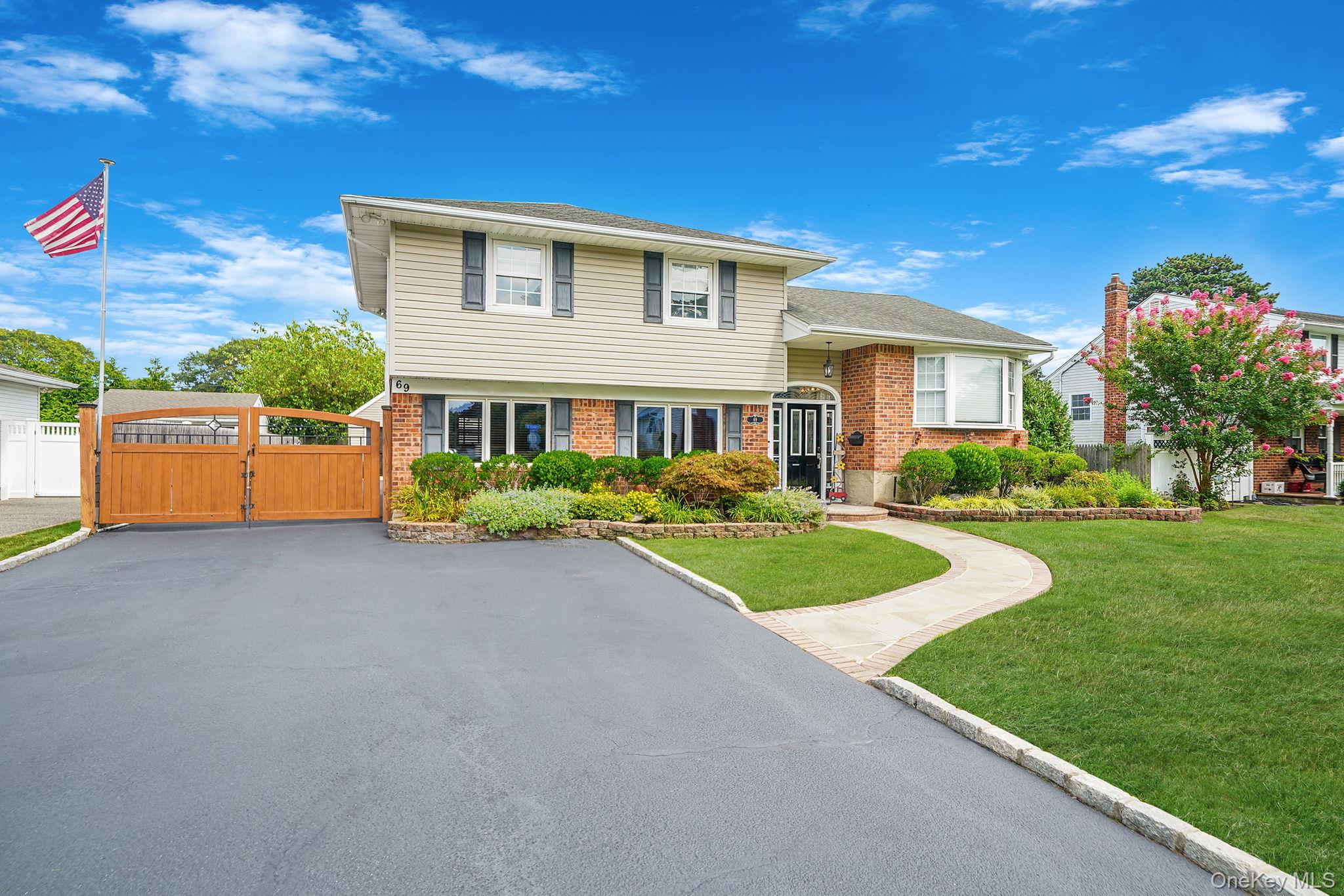 #1 photo, 69 Marilynn Street, सफ़ोक काउंटी East Islip , NY 11730