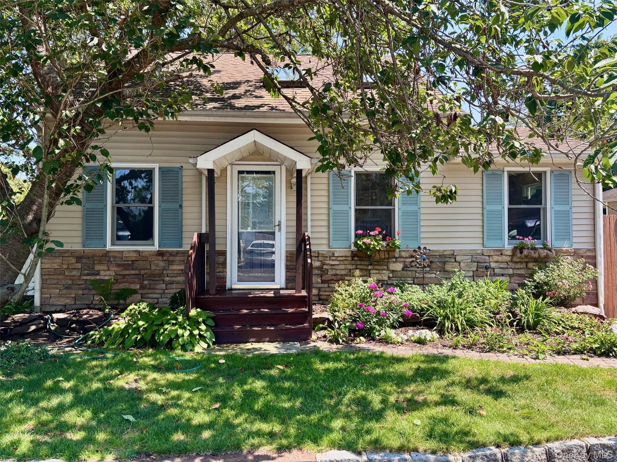 #1 photo, 1529 Carl Avenue, Holbrook , NY 11741