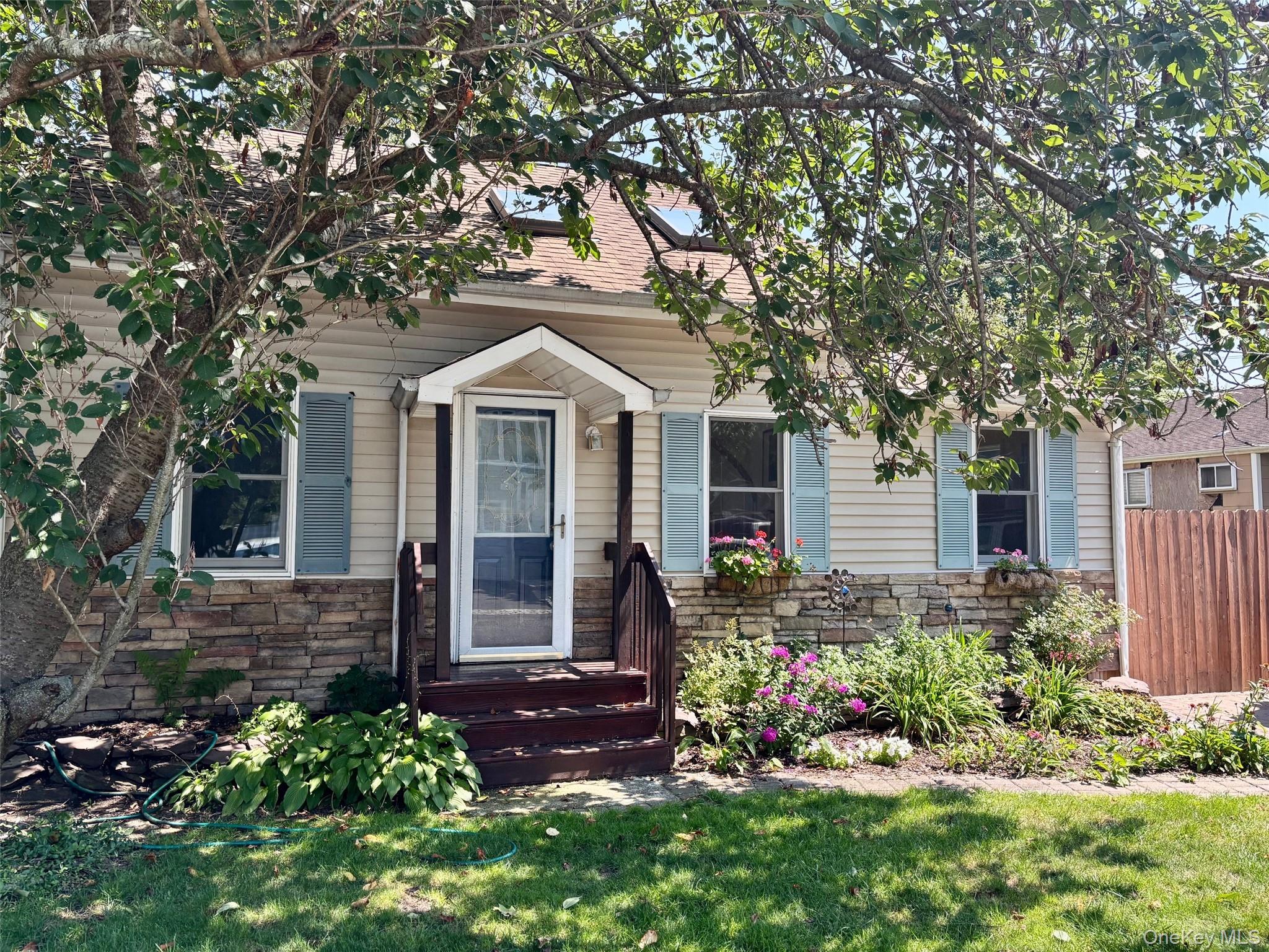 #3 photo, 1529 Carl Avenue, Holbrook , NY 11741