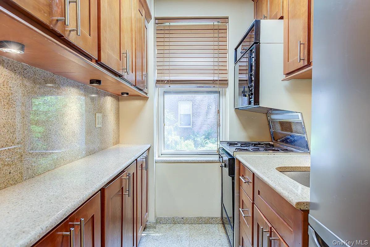 #9 photo, 11034 73rd Road, クイーンズ区 Forest Hills , NY 11375