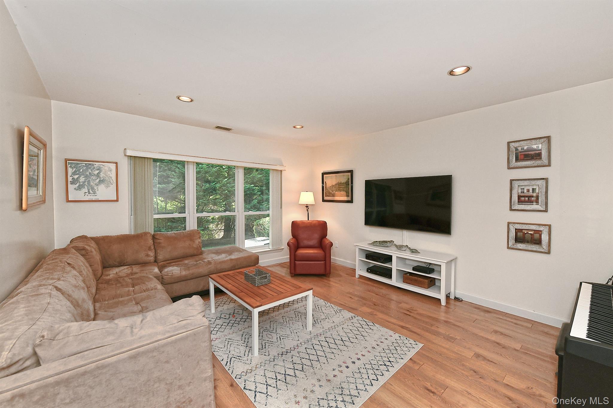 #18 photo, 4 Madder Lake Circle, サフォーク郡 Commack , NY 11725