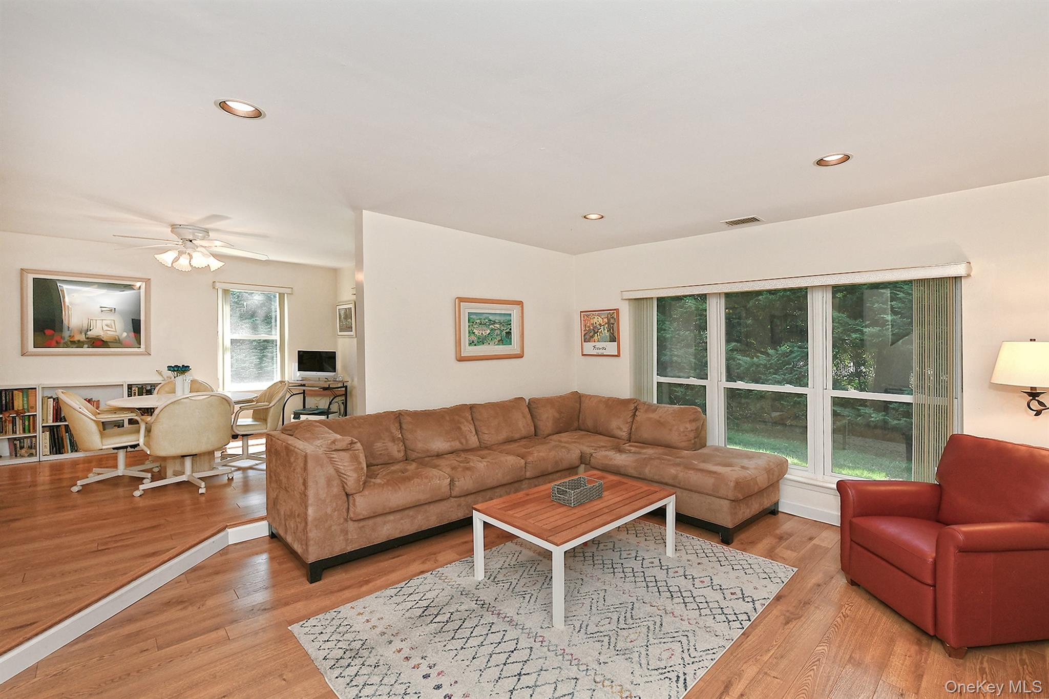 #20 photo, 4 Madder Lake Circle, サフォーク郡 Commack , NY 11725