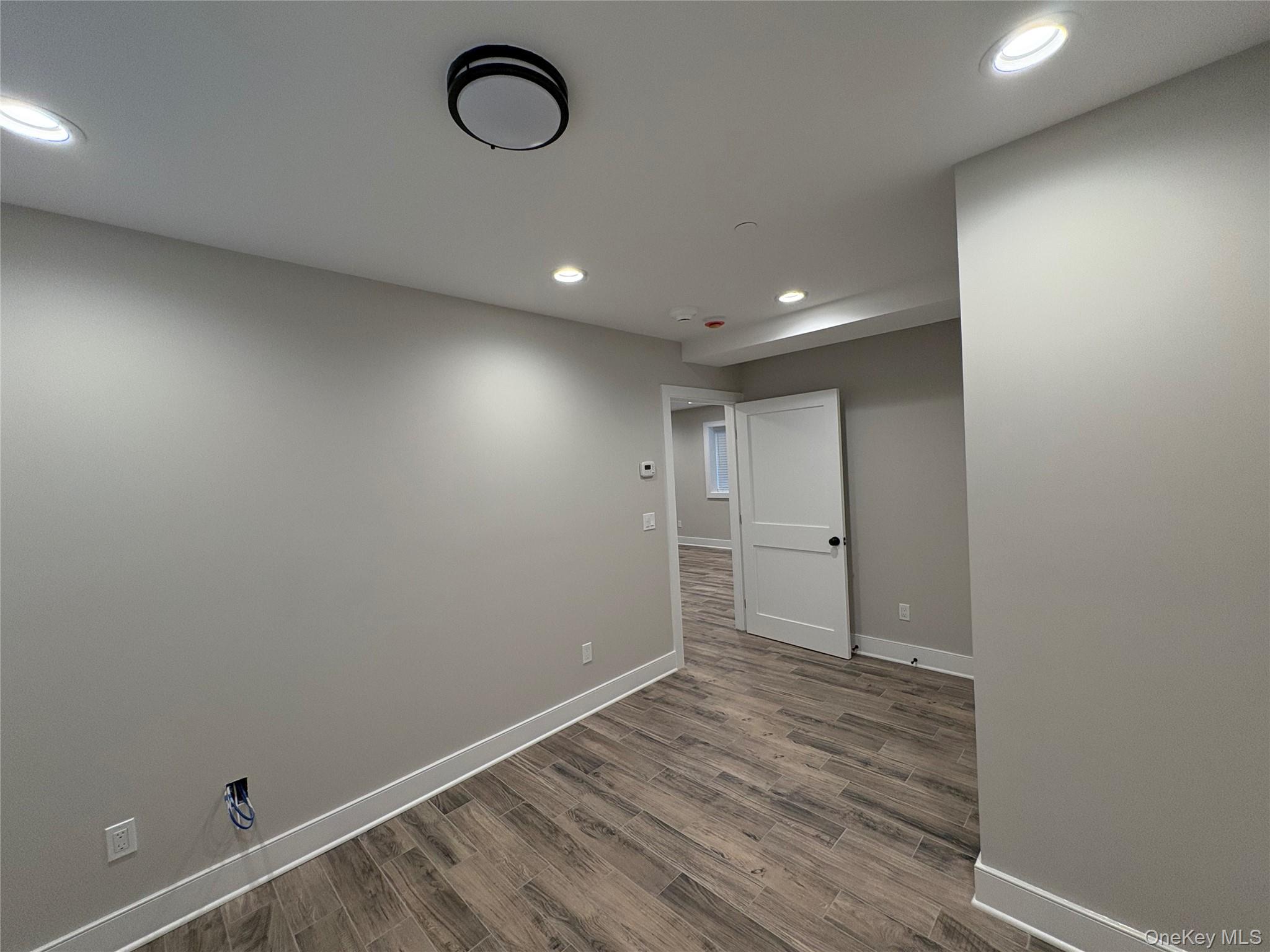 #10 photo, 455 Sunrise Highway, サフォーク郡 West Babylon , NY 11704