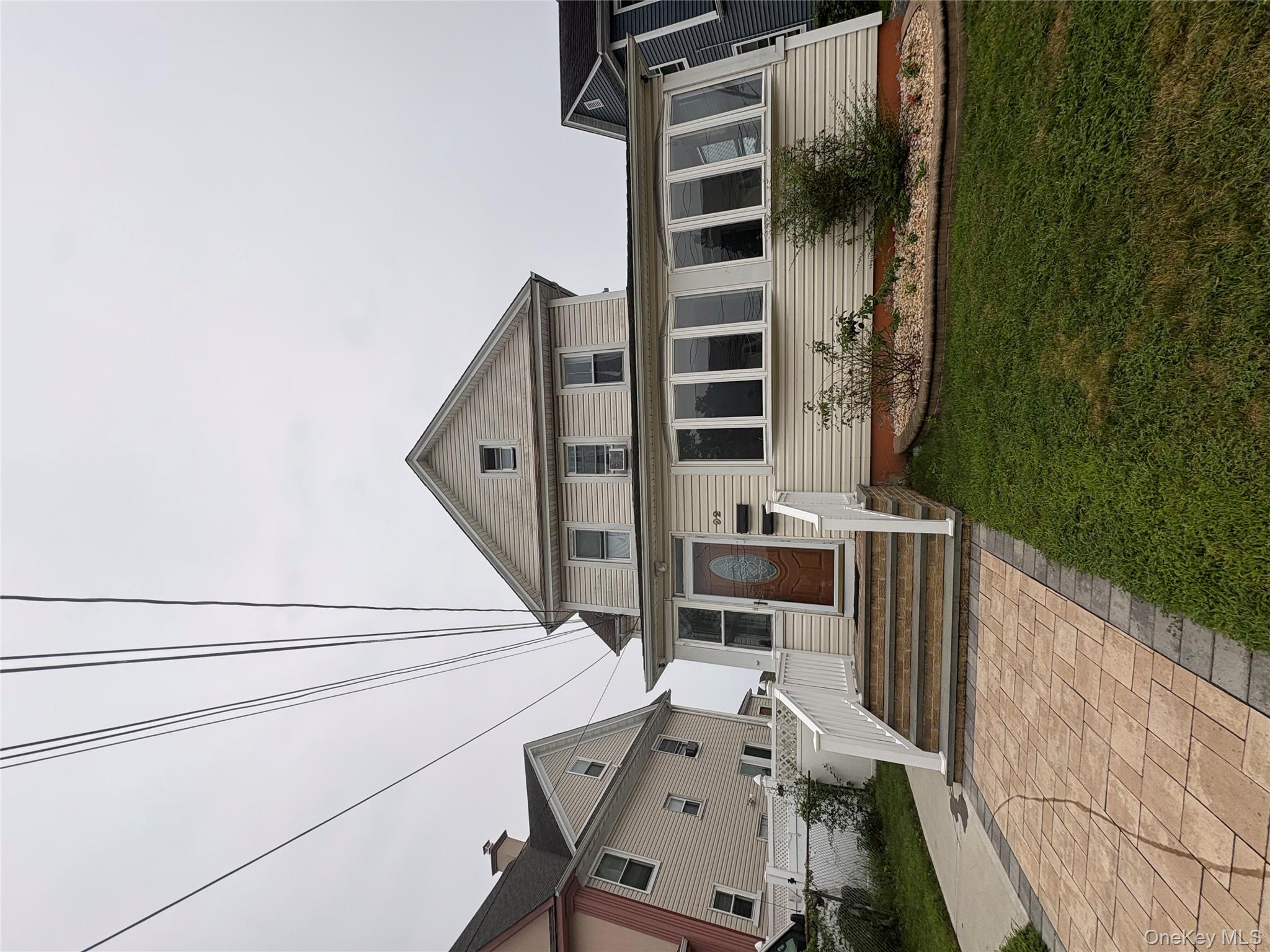 #1 photo, 92 Leonard Avenue, ナッソー郡 Freeport , NY 11520