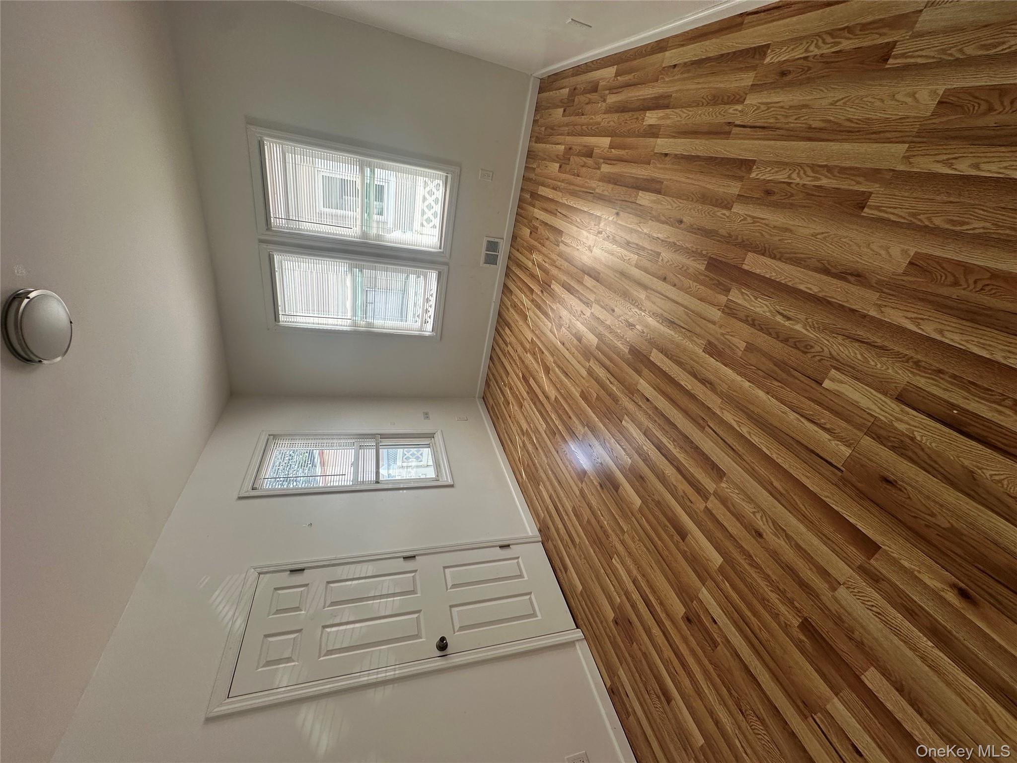 #12 photo, 92 Leonard Avenue, ナッソー郡 Freeport , NY 11520