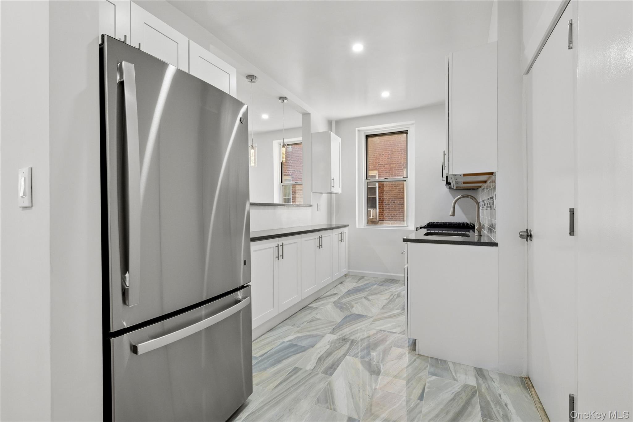 #7 photo, 34-58 90th Street, クイーンズ区 Jackson Heights , NY 11372