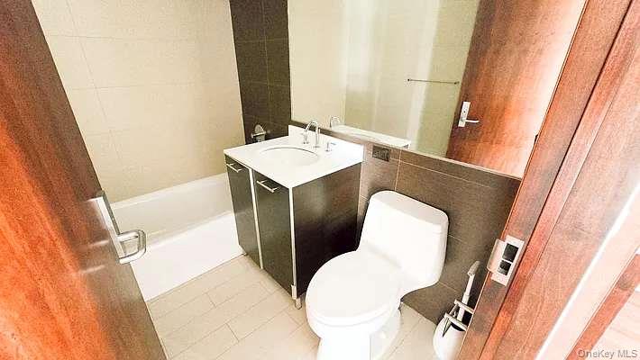 #8 photo, 42-05 Parsons Boulevard, Flushing , NY 11355