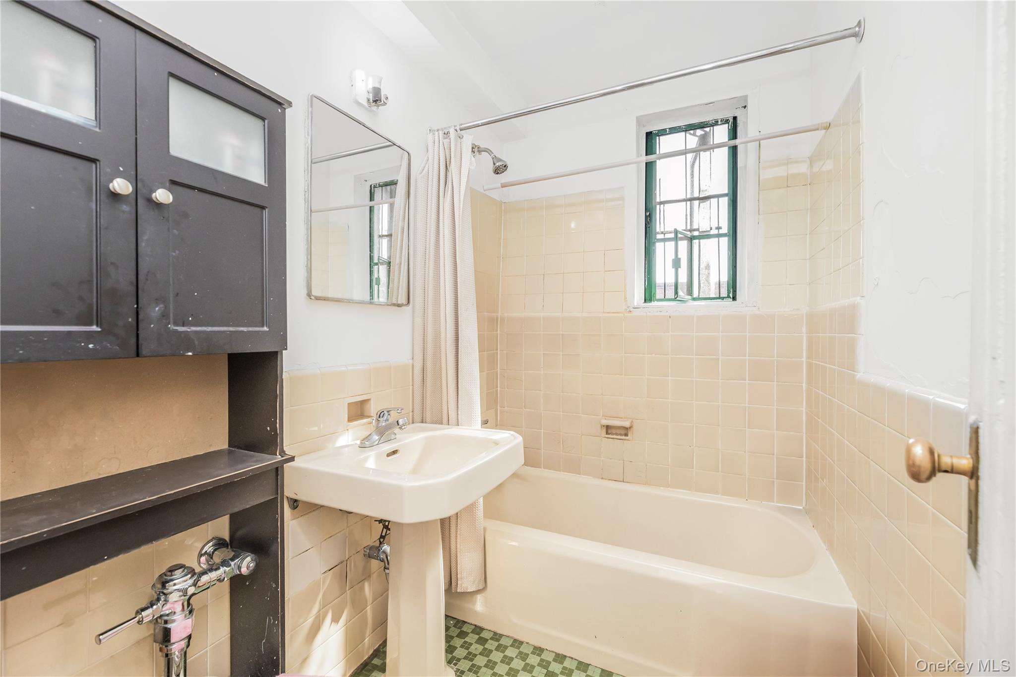 #4 photo, 1540 Unionport Road, Bronx , NY 10462