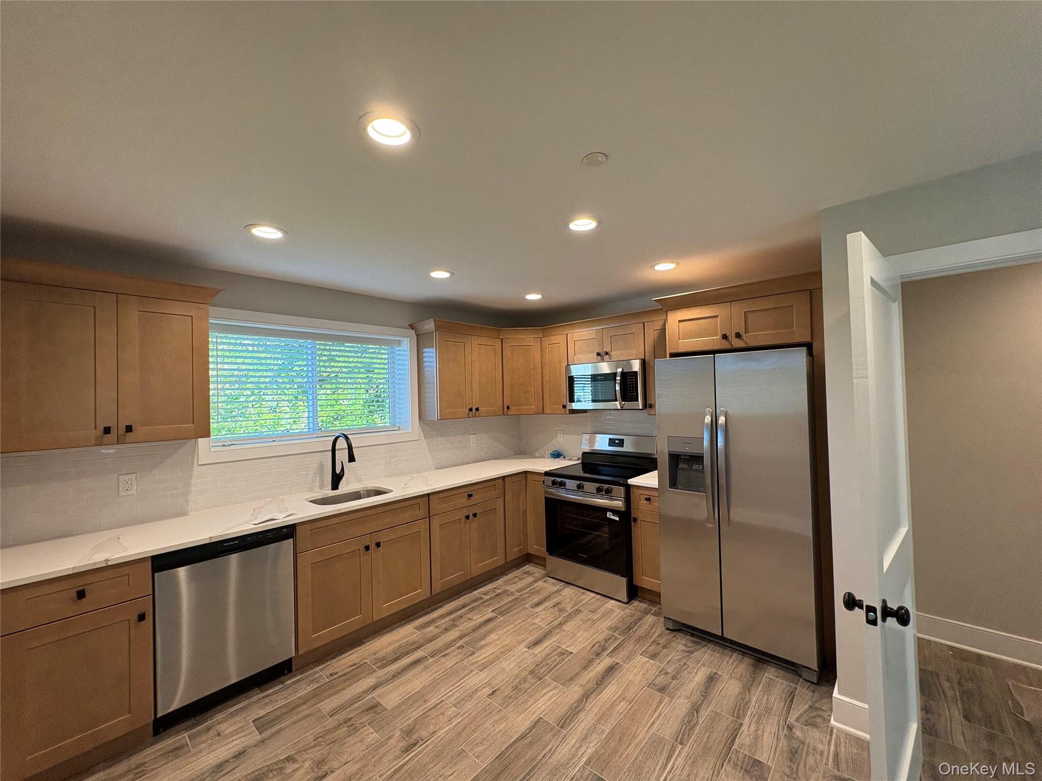 #1 photo, 455 Sunrise Highway, サフォーク郡 West Babylon , NY 11704