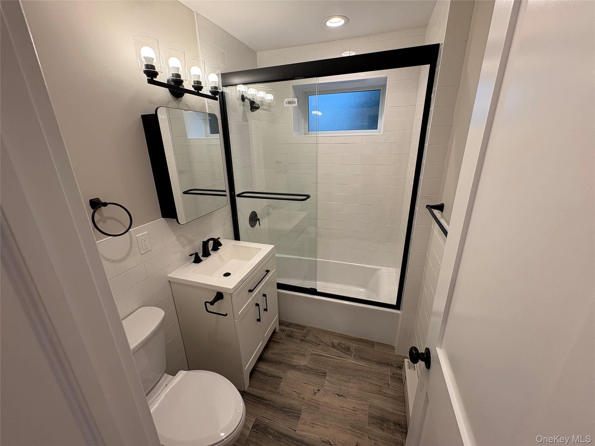 #11 photo, 455 Sunrise Highway, サフォーク郡 West Babylon , NY 11704