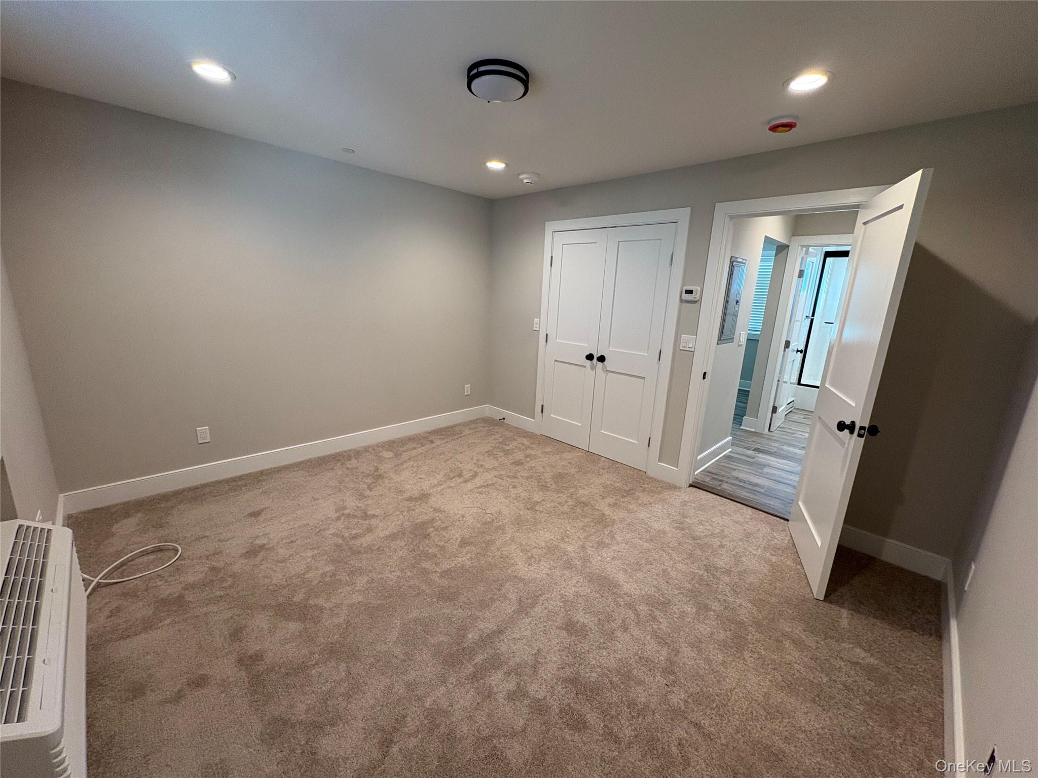 #13 photo, 455 Sunrise Highway, サフォーク郡 West Babylon , NY 11704