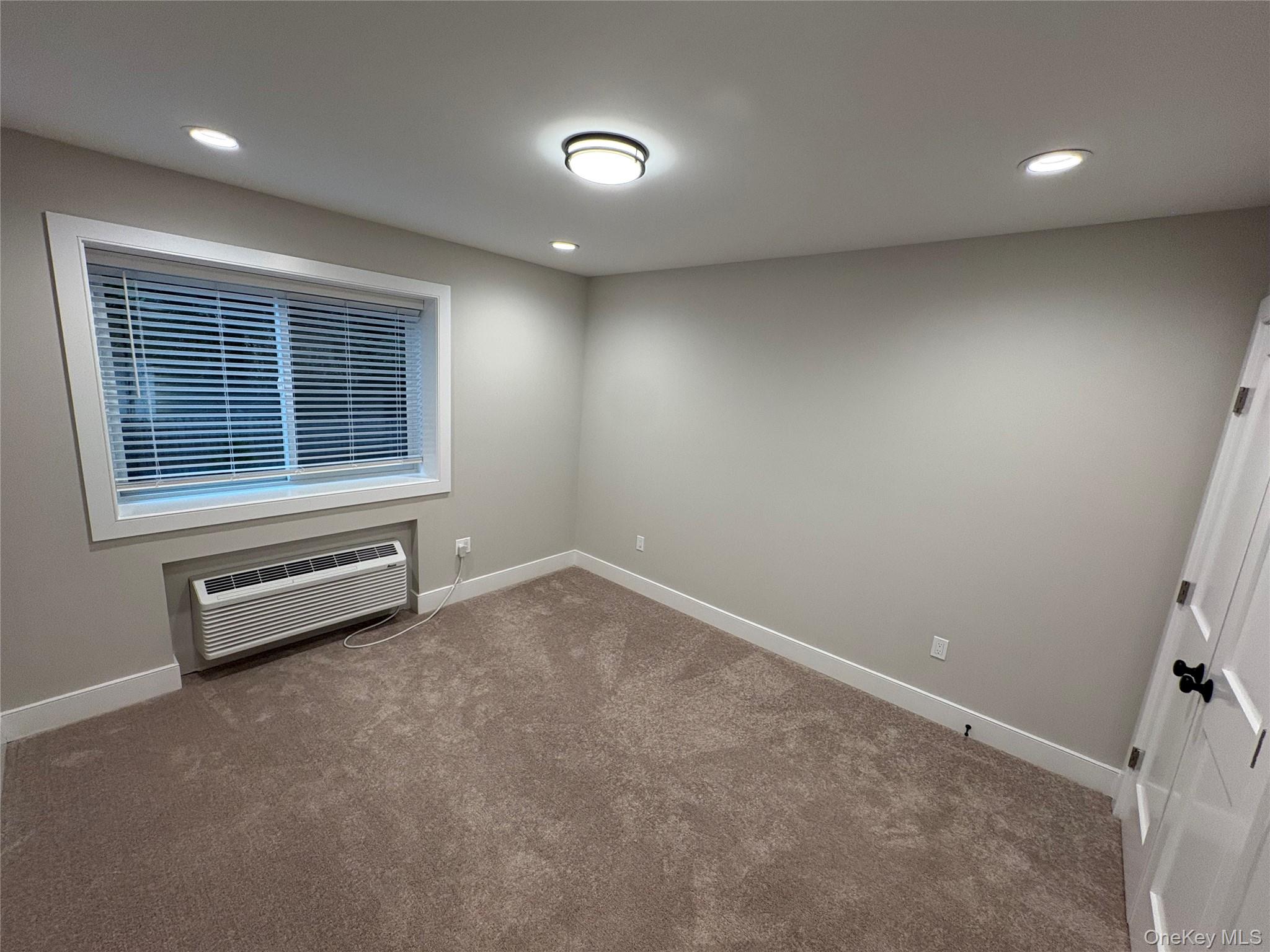 #15 photo, 455 Sunrise Highway, サフォーク郡 West Babylon , NY 11704