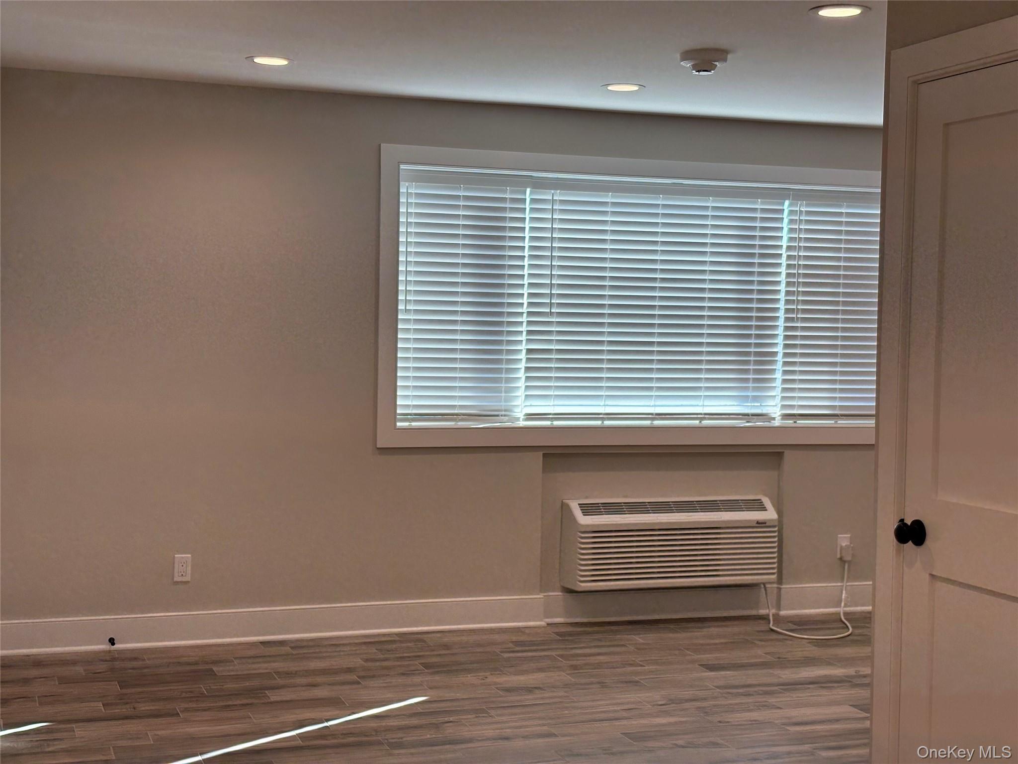 #18 photo, 455 Sunrise Highway, サフォーク郡 West Babylon , NY 11704