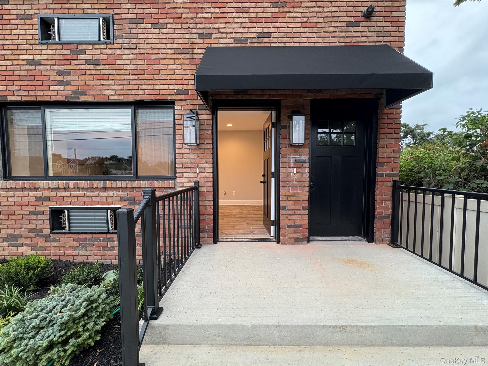 #4 photo, 455 Sunrise Highway, サフォーク郡 West Babylon , NY 11704