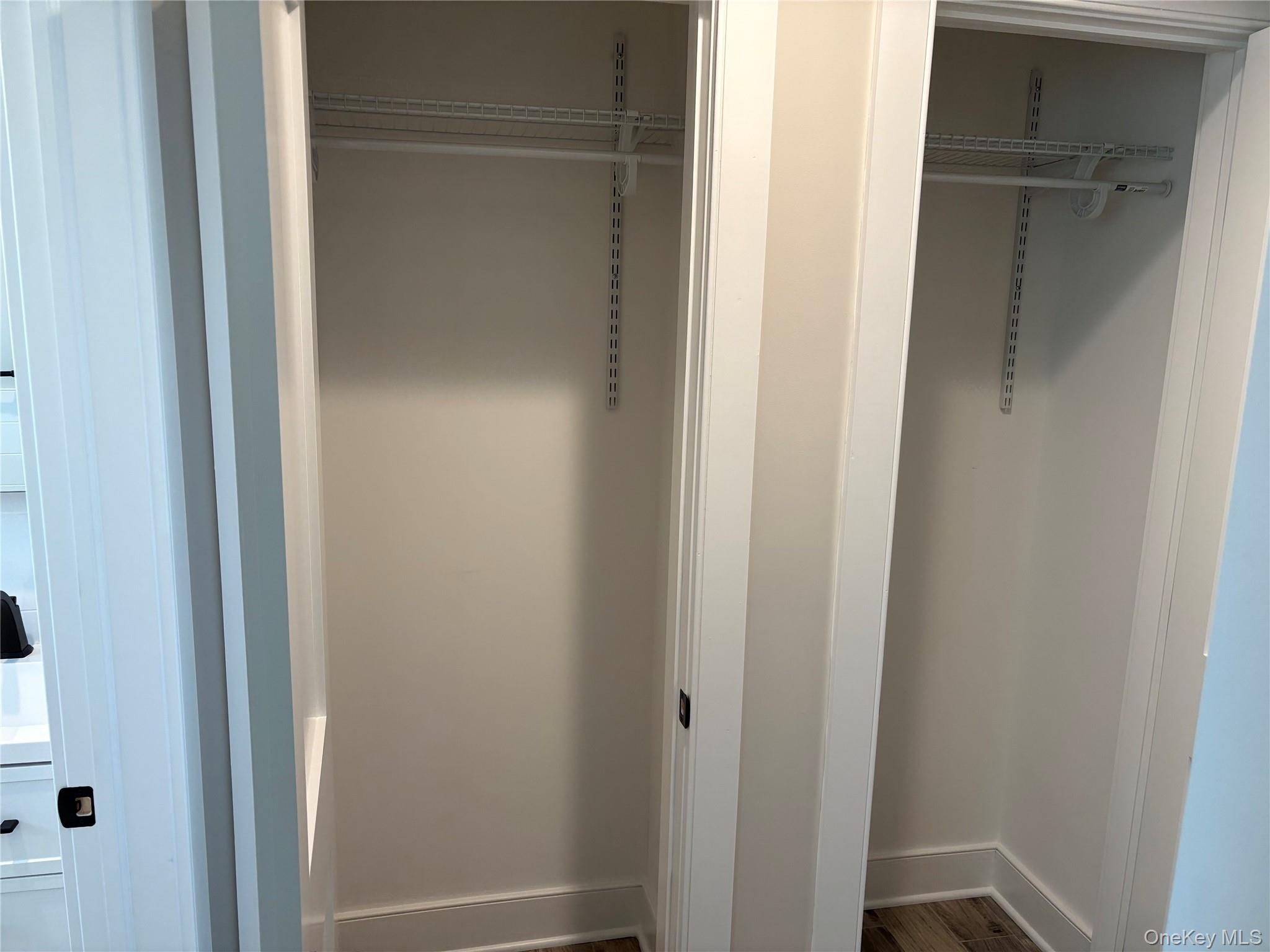 #8 photo, 455 Sunrise Highway, サフォーク郡 West Babylon , NY 11704