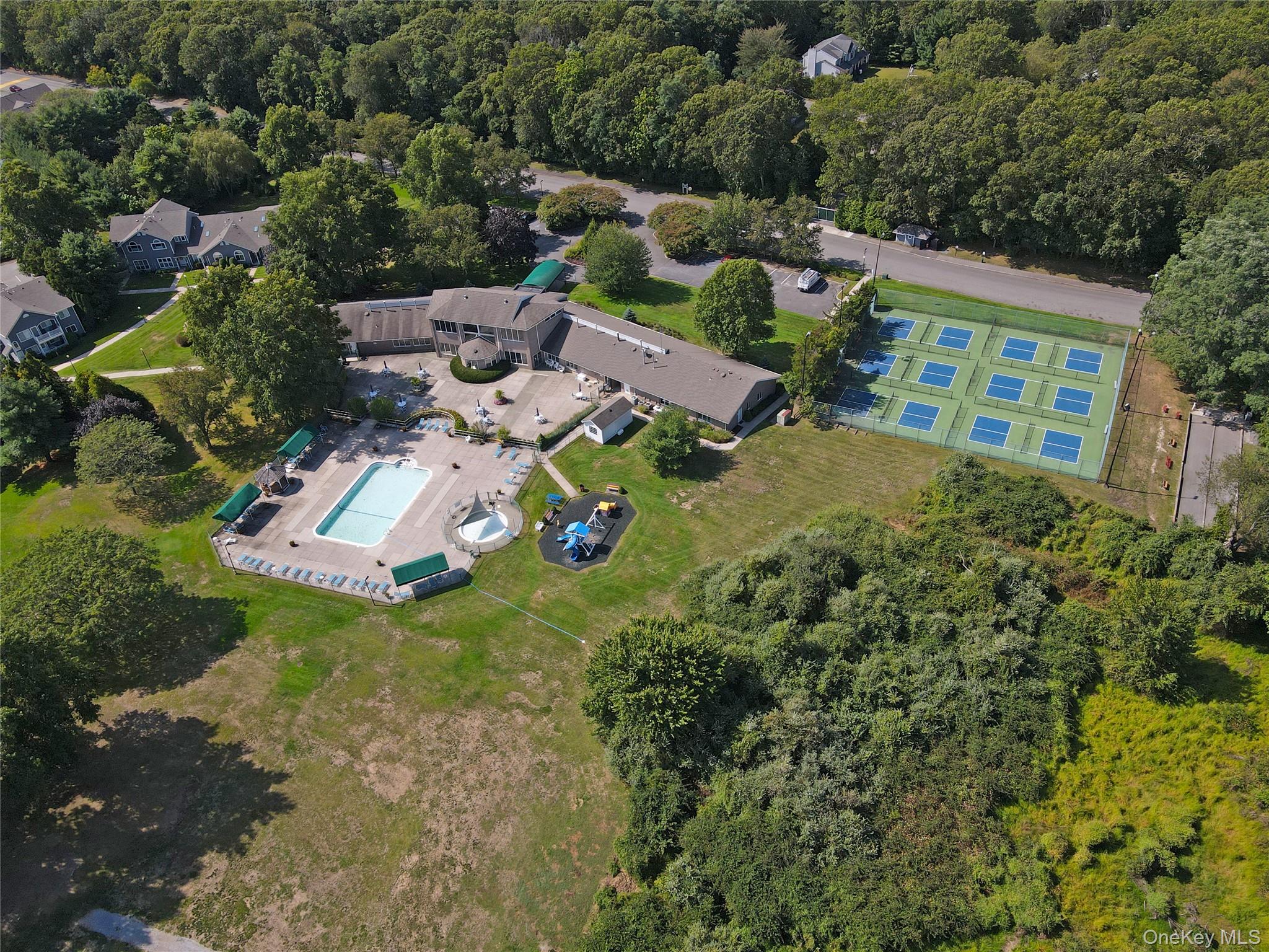 #9 photo, 11 Ethan Circle, サフォーク郡 Middle Island , NY 11953