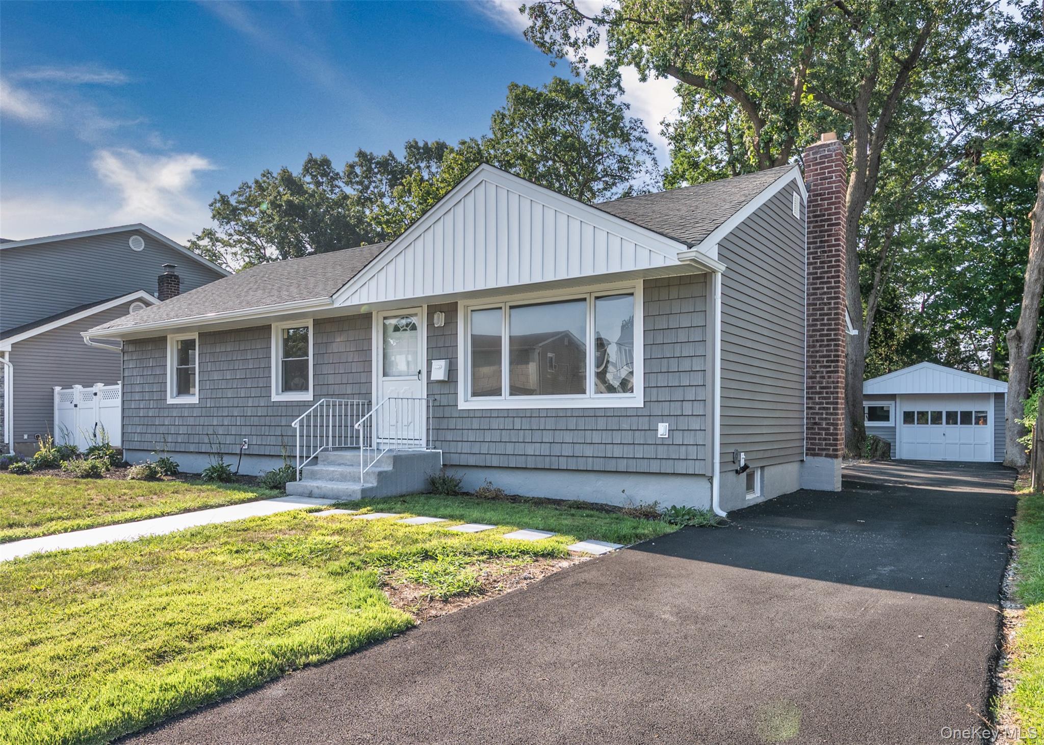 #1 photo, 3970 Worthmor Drive, नासाउ काउंटी Seaford , NY 11783