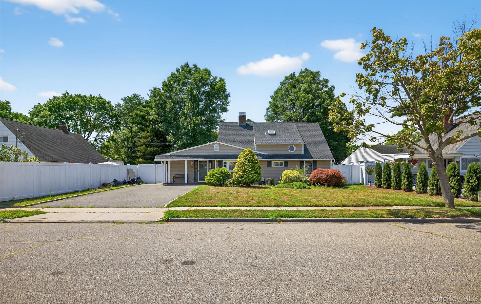 #1 photo, 52 April Lane, Hicksville , NY 11801