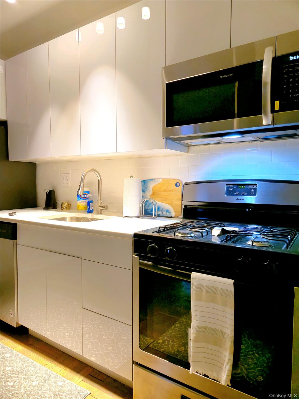 #11 photo, 220 Pelham Road, New Rochelle , NY 10805