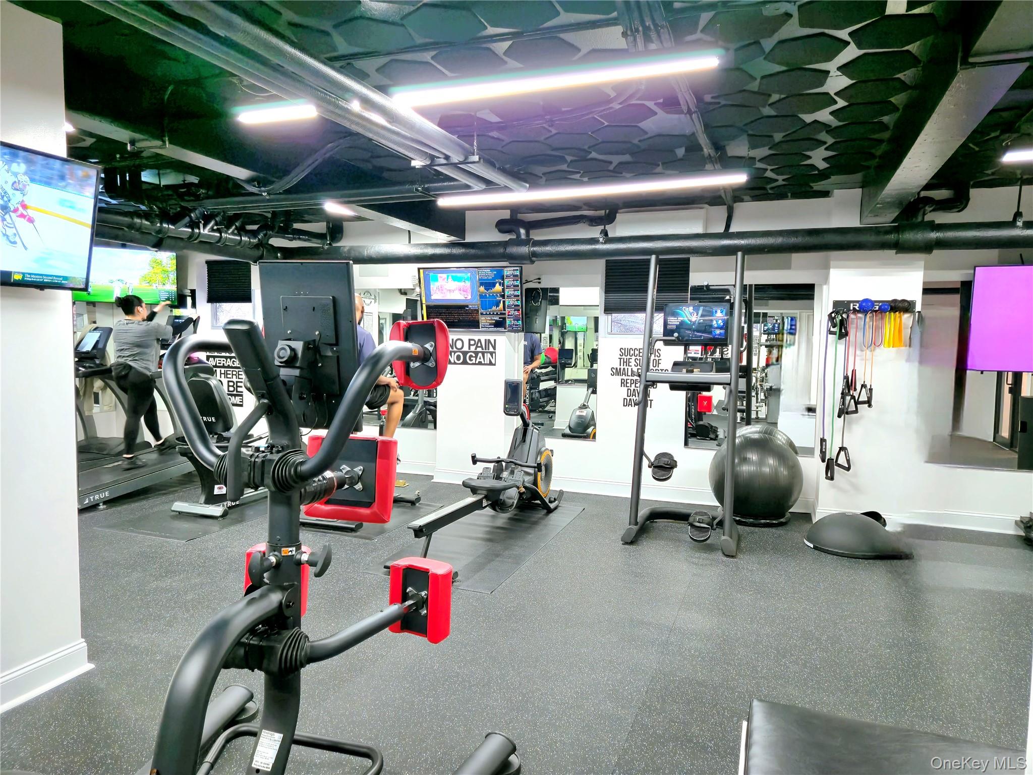 #19 photo, 220 Pelham Road, New Rochelle , NY 10805