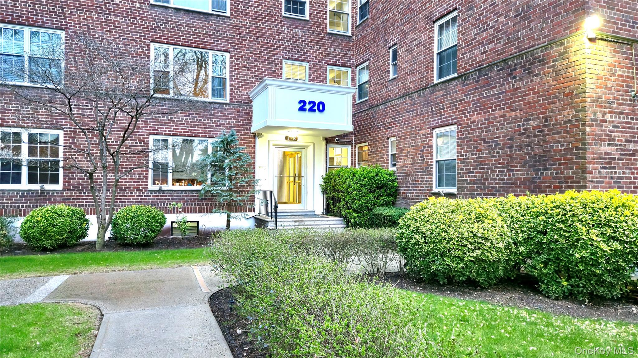 #4 photo, 220 Pelham Road, New Rochelle , NY 10805