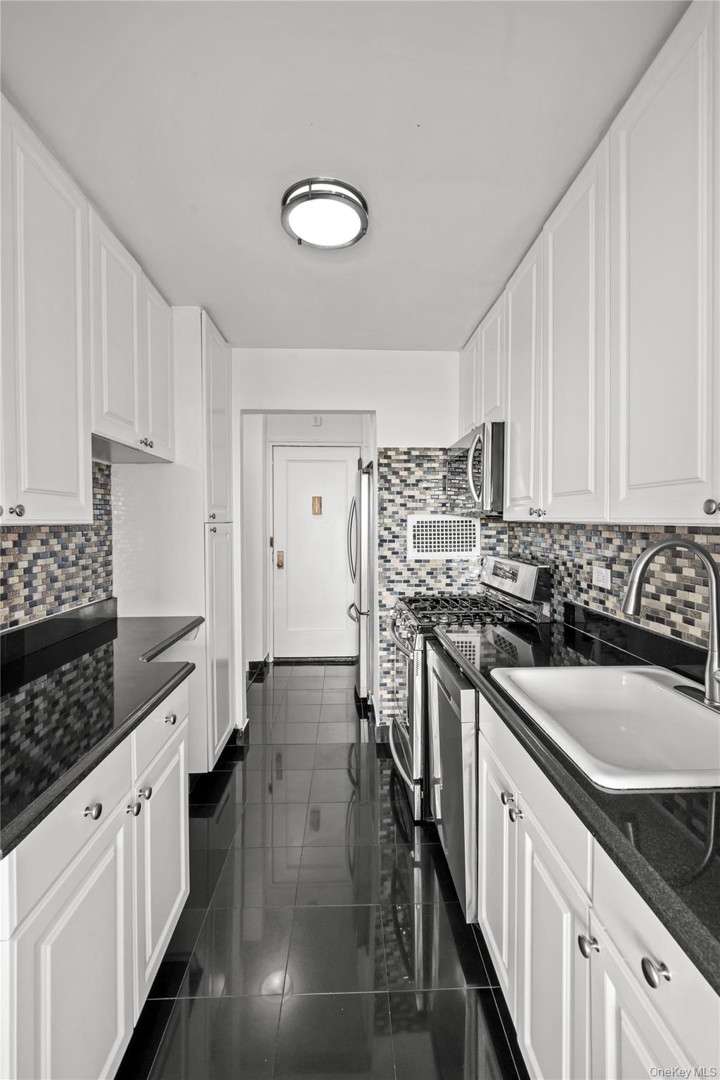 #4 photo, 4555 Henry Hudson Parkway, Bronx , NY 10471