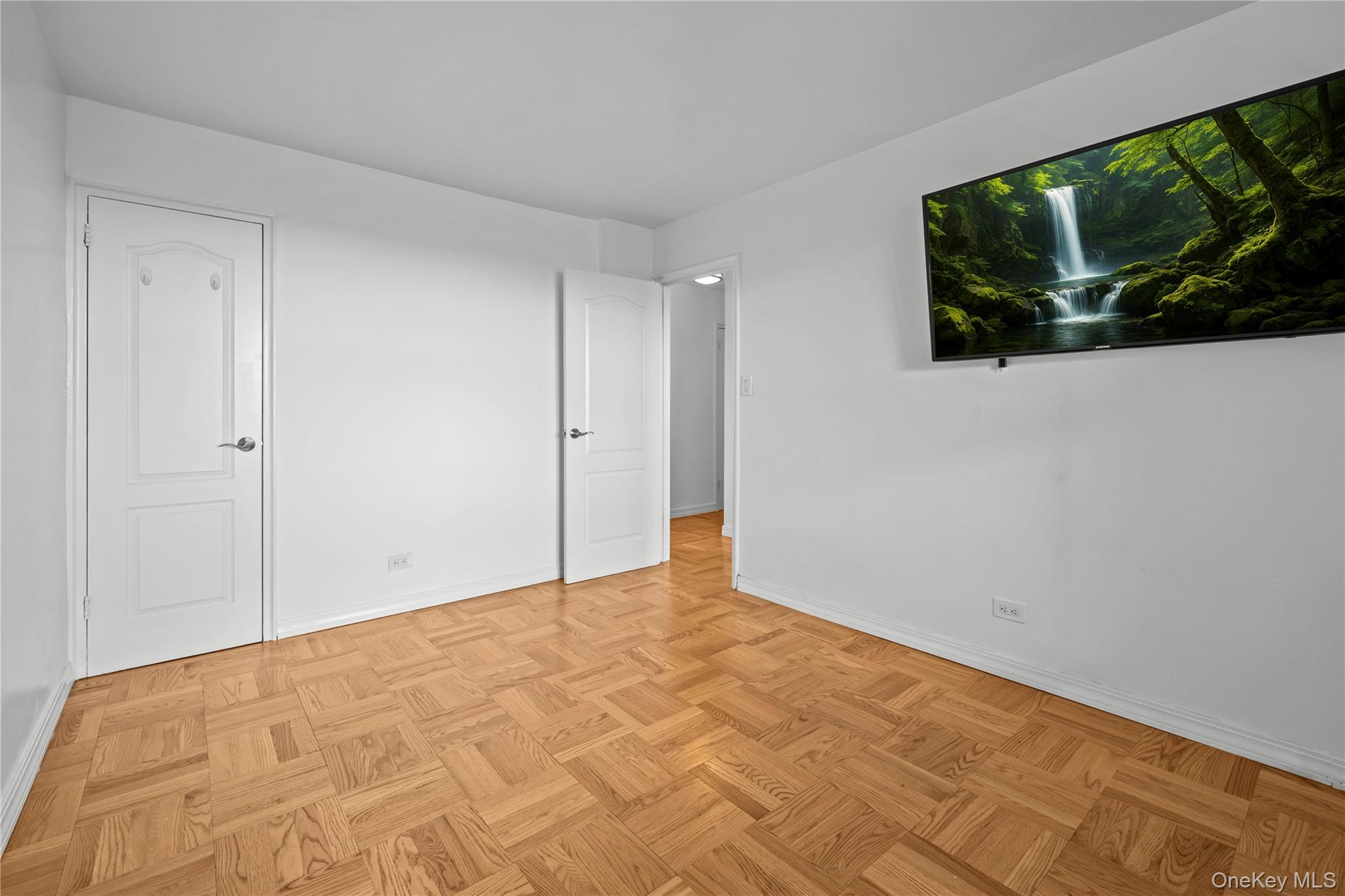 #5 photo, 4555 Henry Hudson Parkway, Bronx , NY 10471