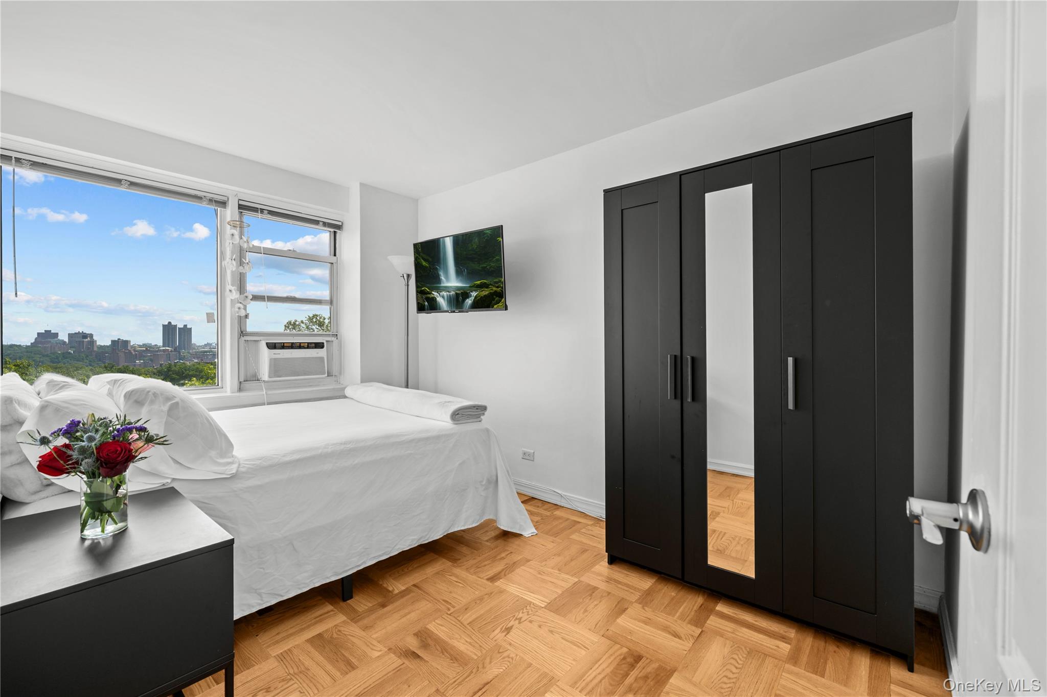 #8 photo, 4555 Henry Hudson Parkway, Bronx , NY 10471