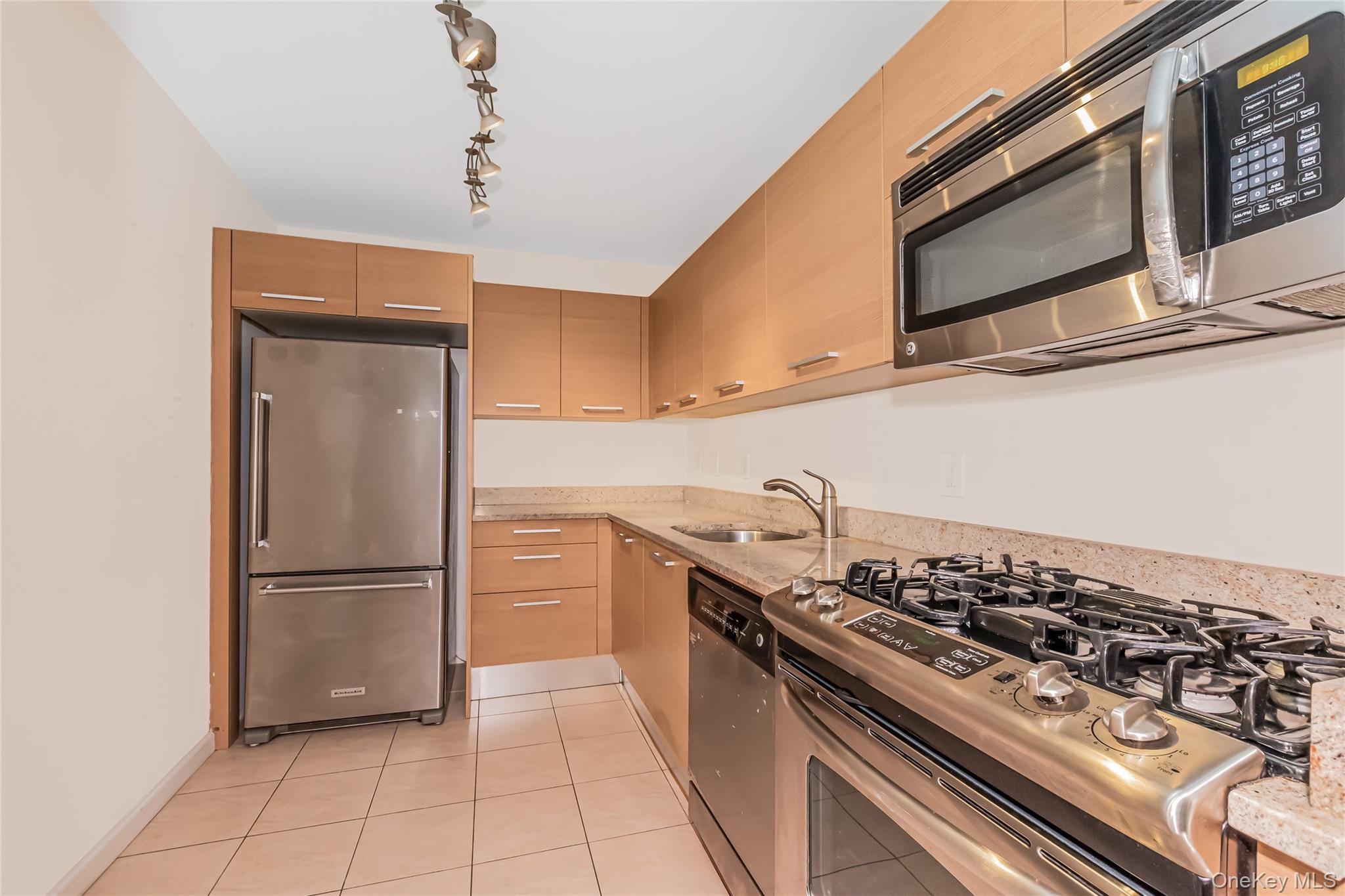 #6 photo, 1155 Warburton Avenue, Yonkers , NY 10701