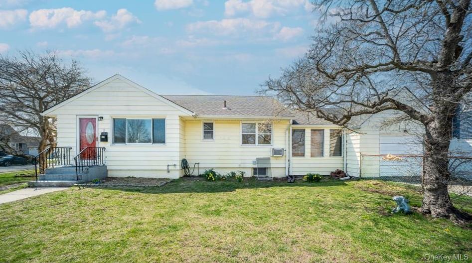 #1 photo, 2 Ferndale Drive, हिक्सविले Hicksville , NY 11801