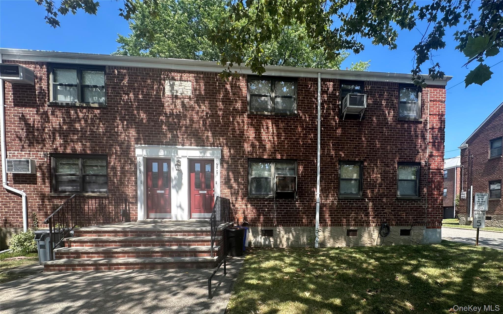 #1 photo, 160-07 17 Avenue, Whitestone , NY 11357