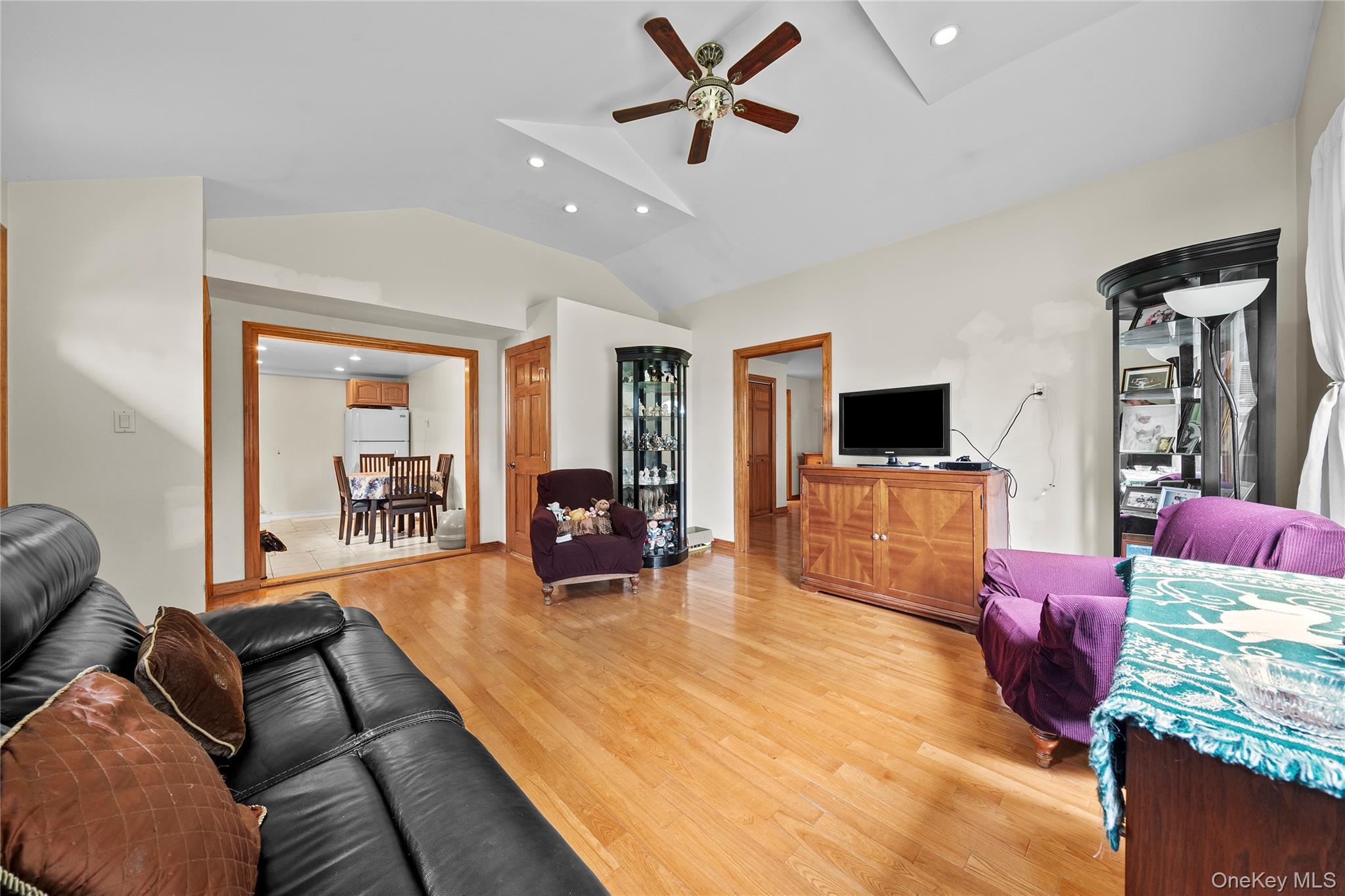 #13 photo, 1850 Lenox Avenue, ナッソー郡 East Meadow , NY 11554