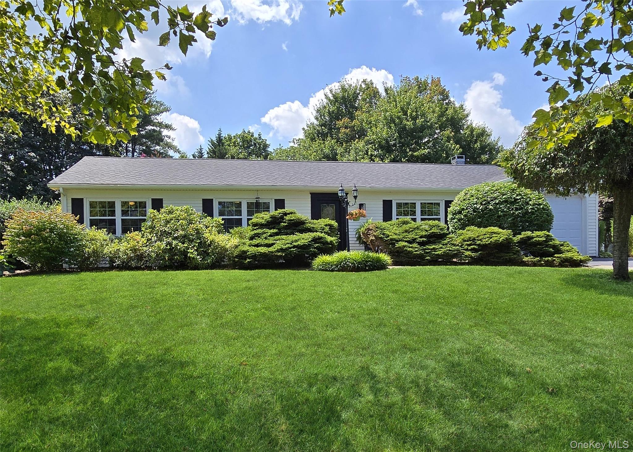 #1 photo, 82 Chelsea Drive, サフォーク郡 Mount Sinai , NY 11766