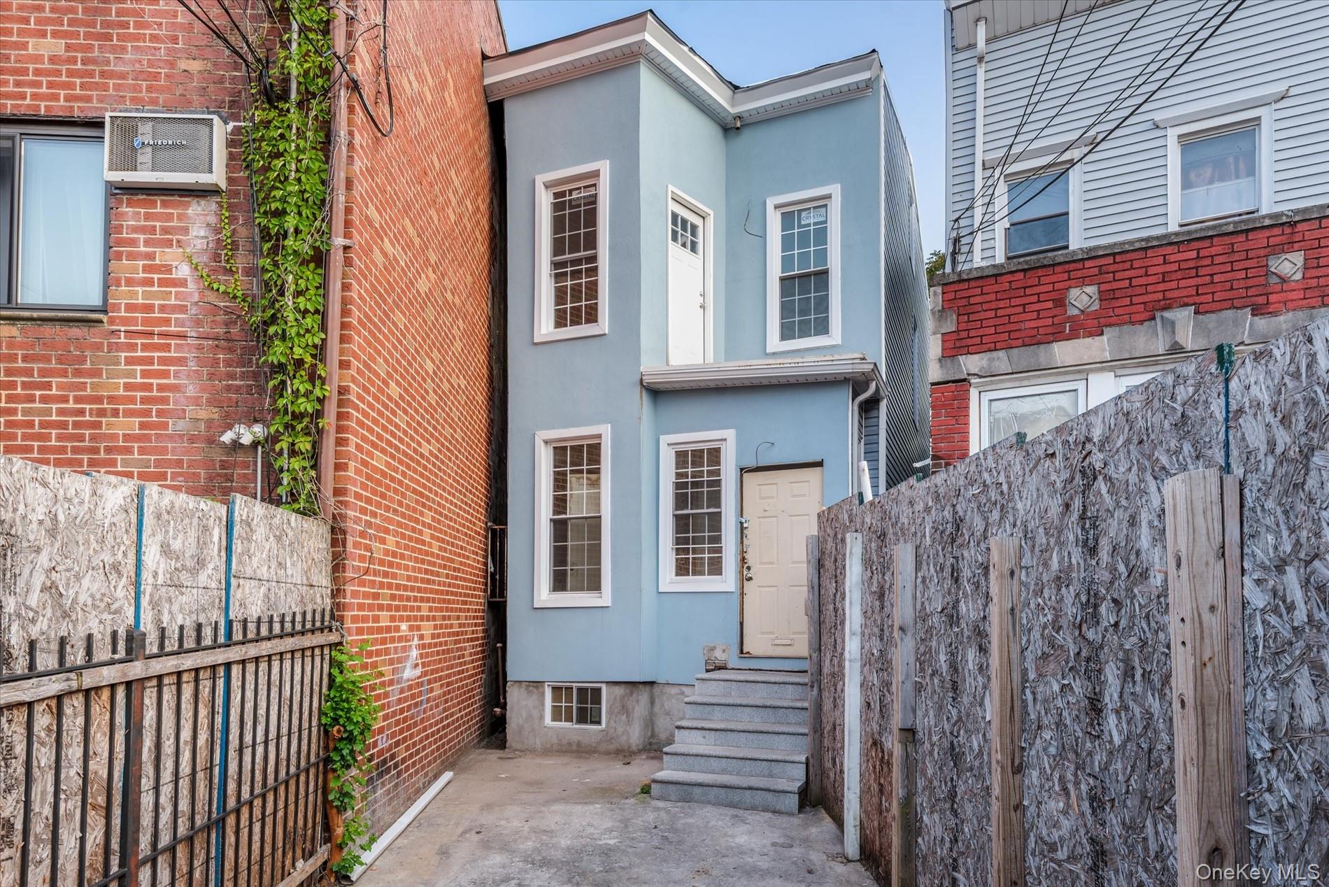 #1 photo, 1142 Welling Court, クイーンズ区 Astoria , NY 11102