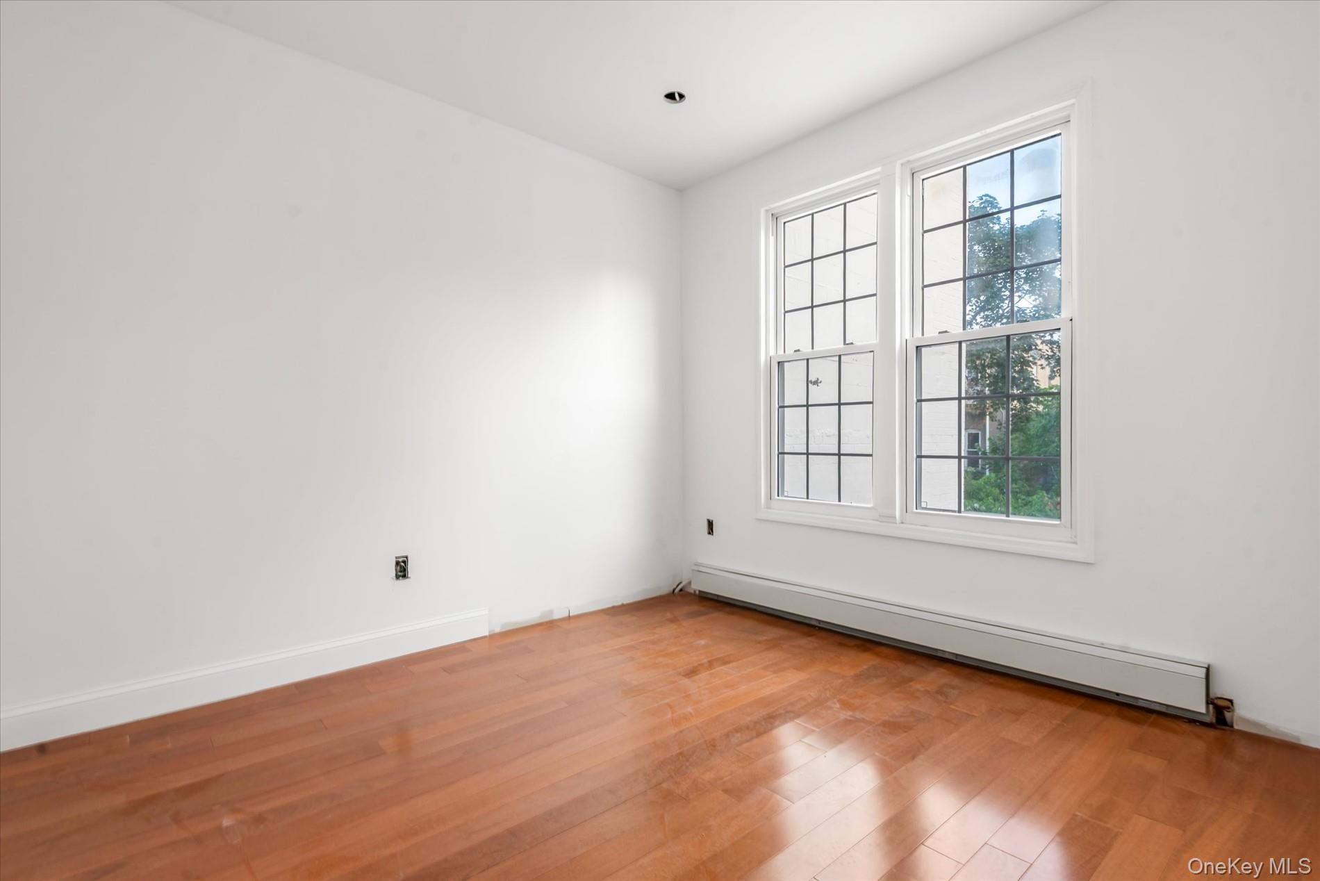 #15 photo, 1142 Welling Court, クイーンズ区 Astoria , NY 11102