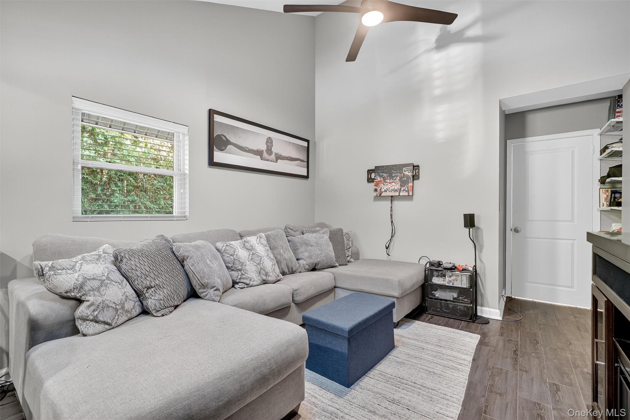 #12 photo, 15 Lakeshore Drive, Eastchester , NY 10709