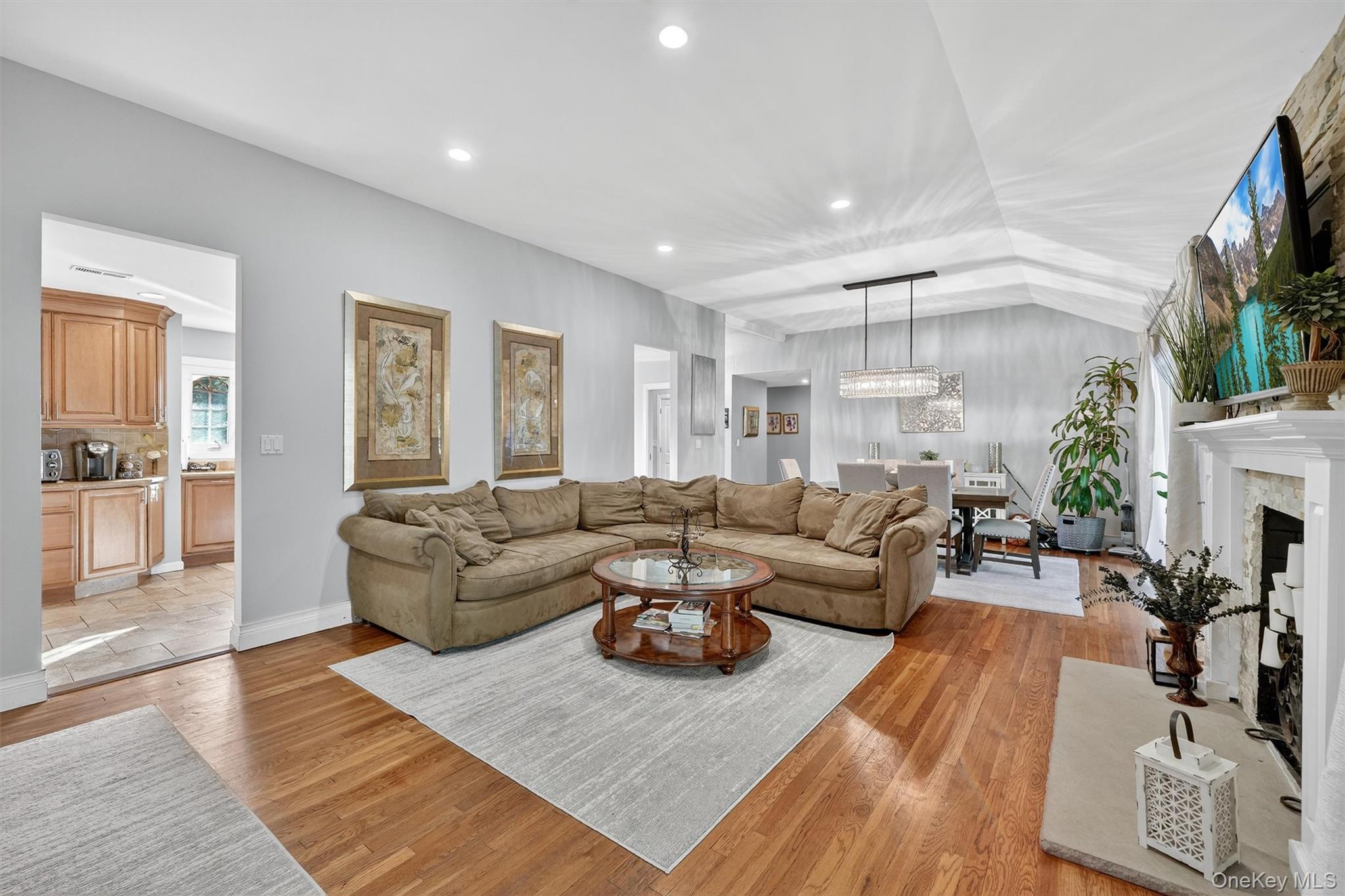 #15 photo, 15 Lakeshore Drive, Eastchester , NY 10709