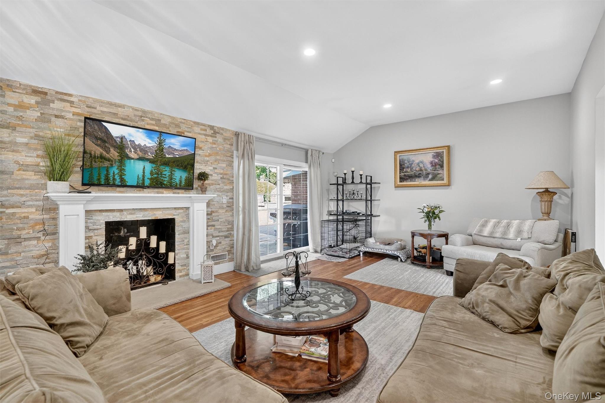 #17 photo, 15 Lakeshore Drive, Eastchester , NY 10709