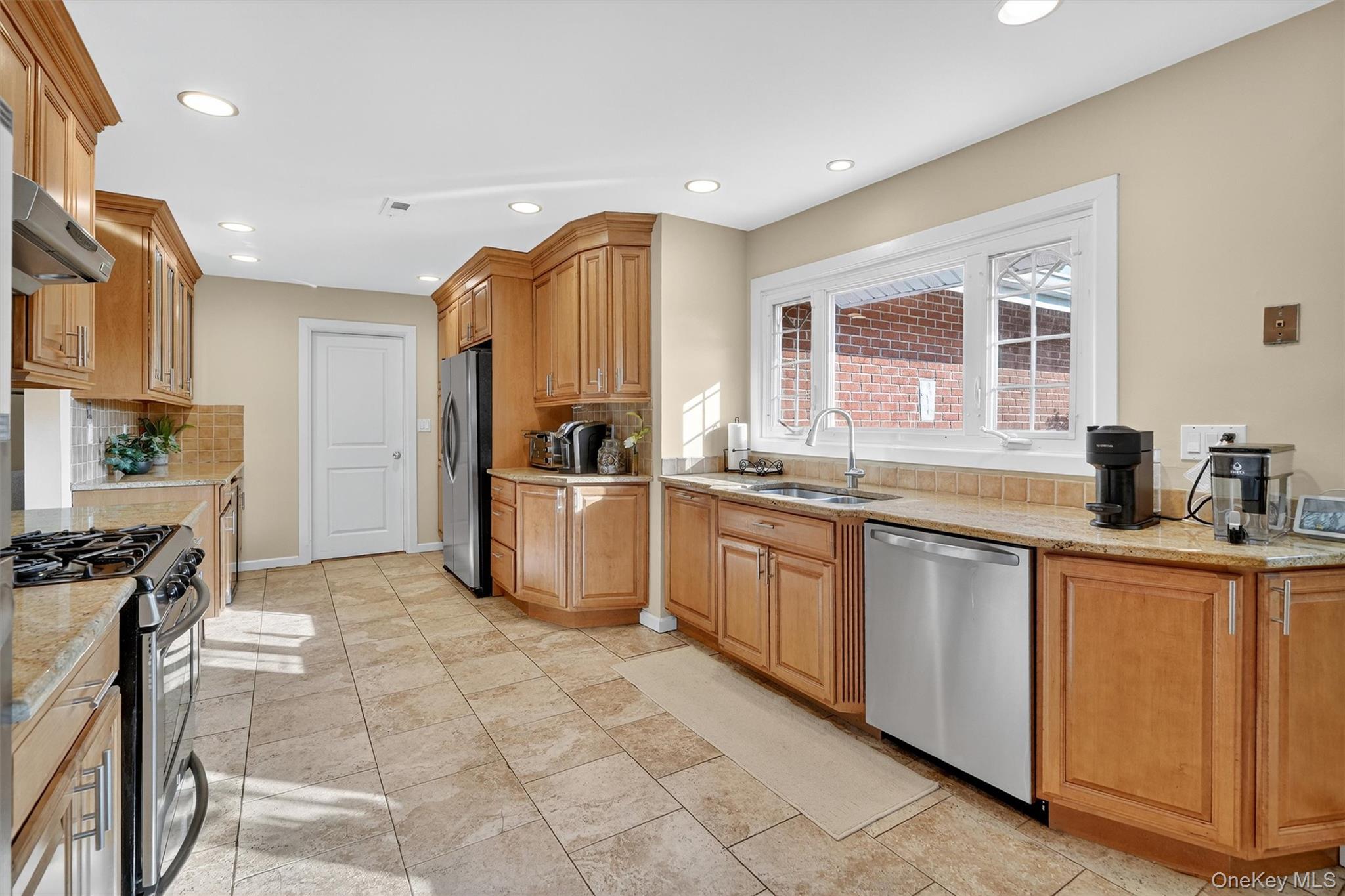 #6 photo, 15 Lakeshore Drive, Eastchester , NY 10709