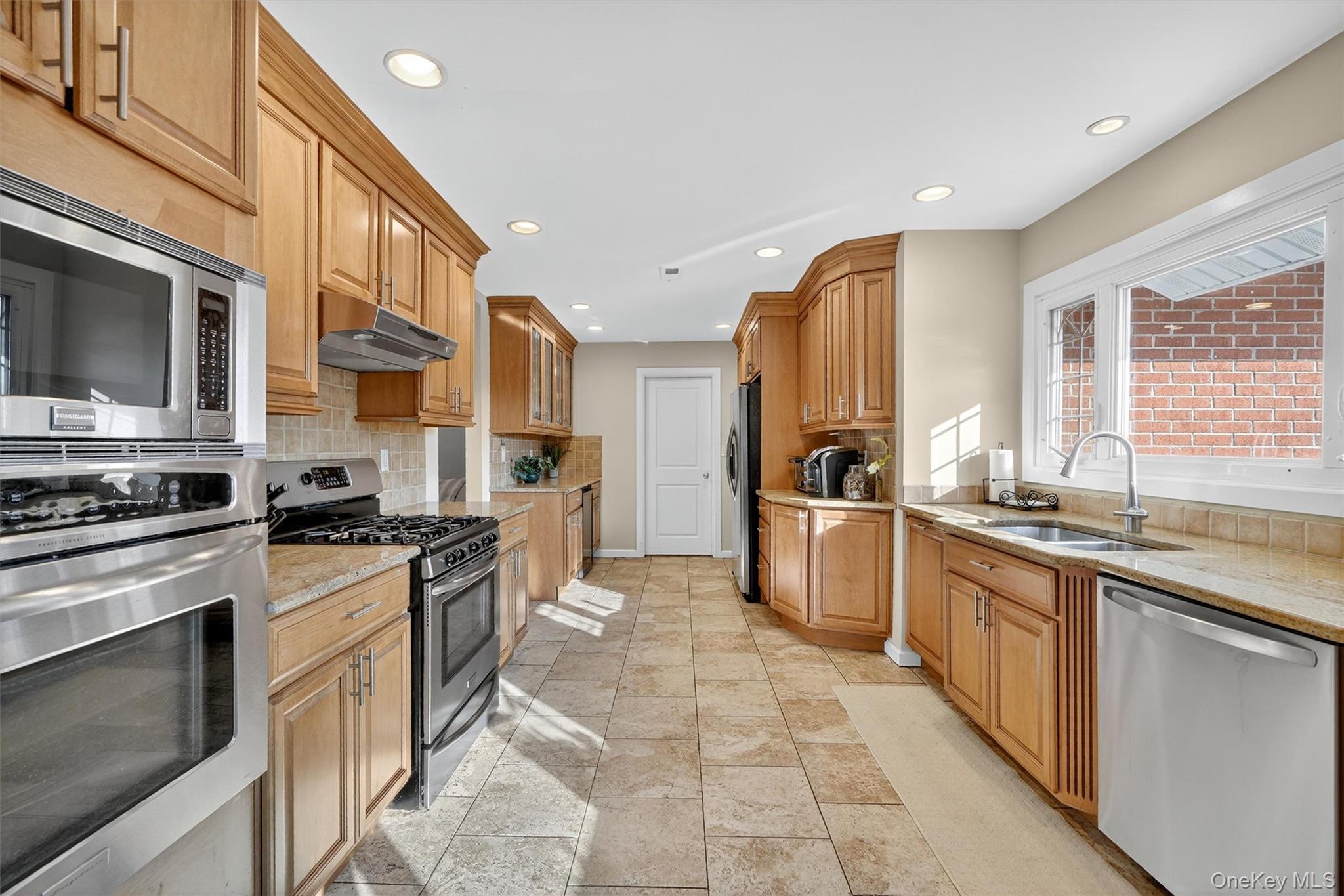 #7 photo, 15 Lakeshore Drive, Eastchester , NY 10709