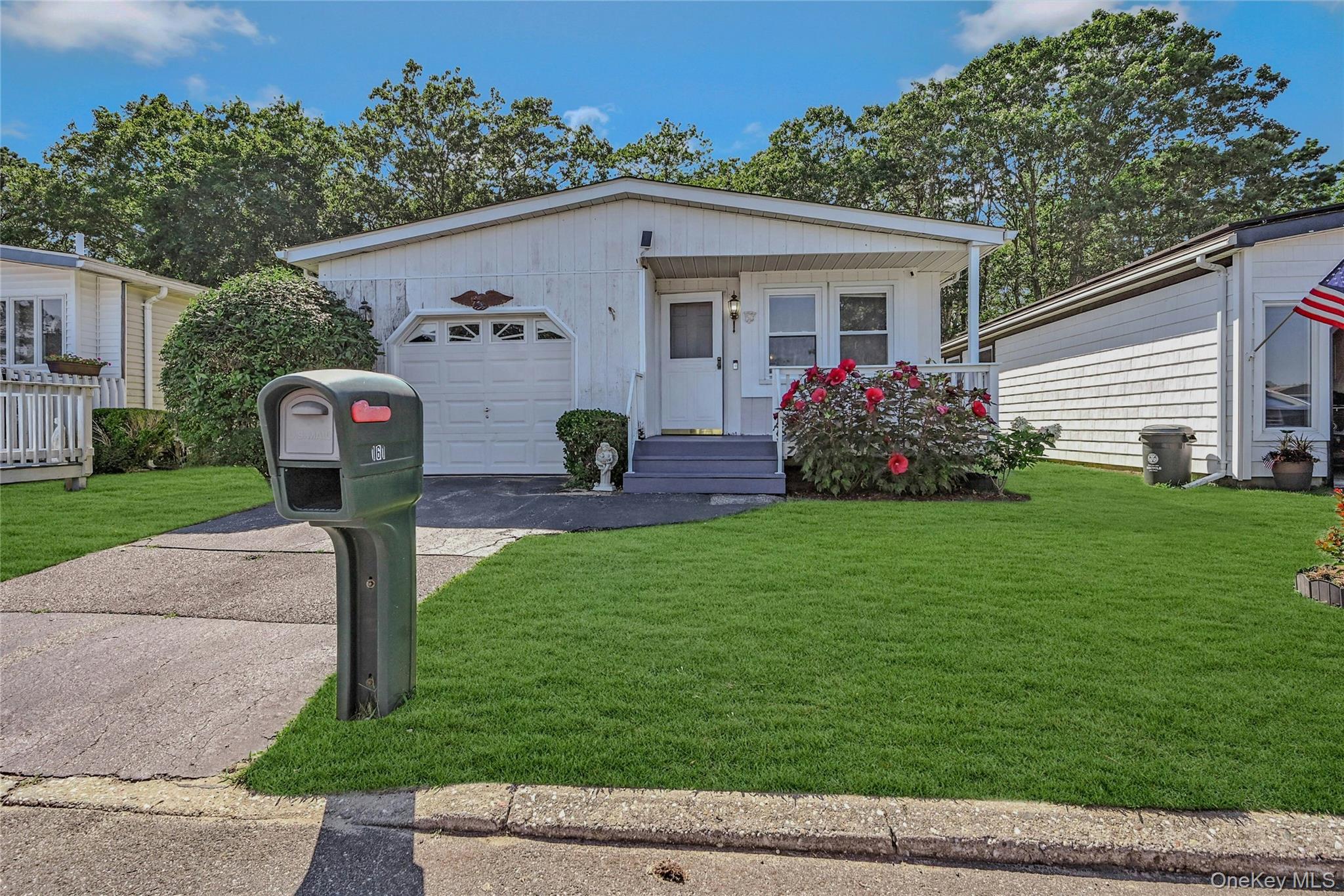 #1 photo, 161 Village Circle, サフォーク郡 Manorville , NY 11949