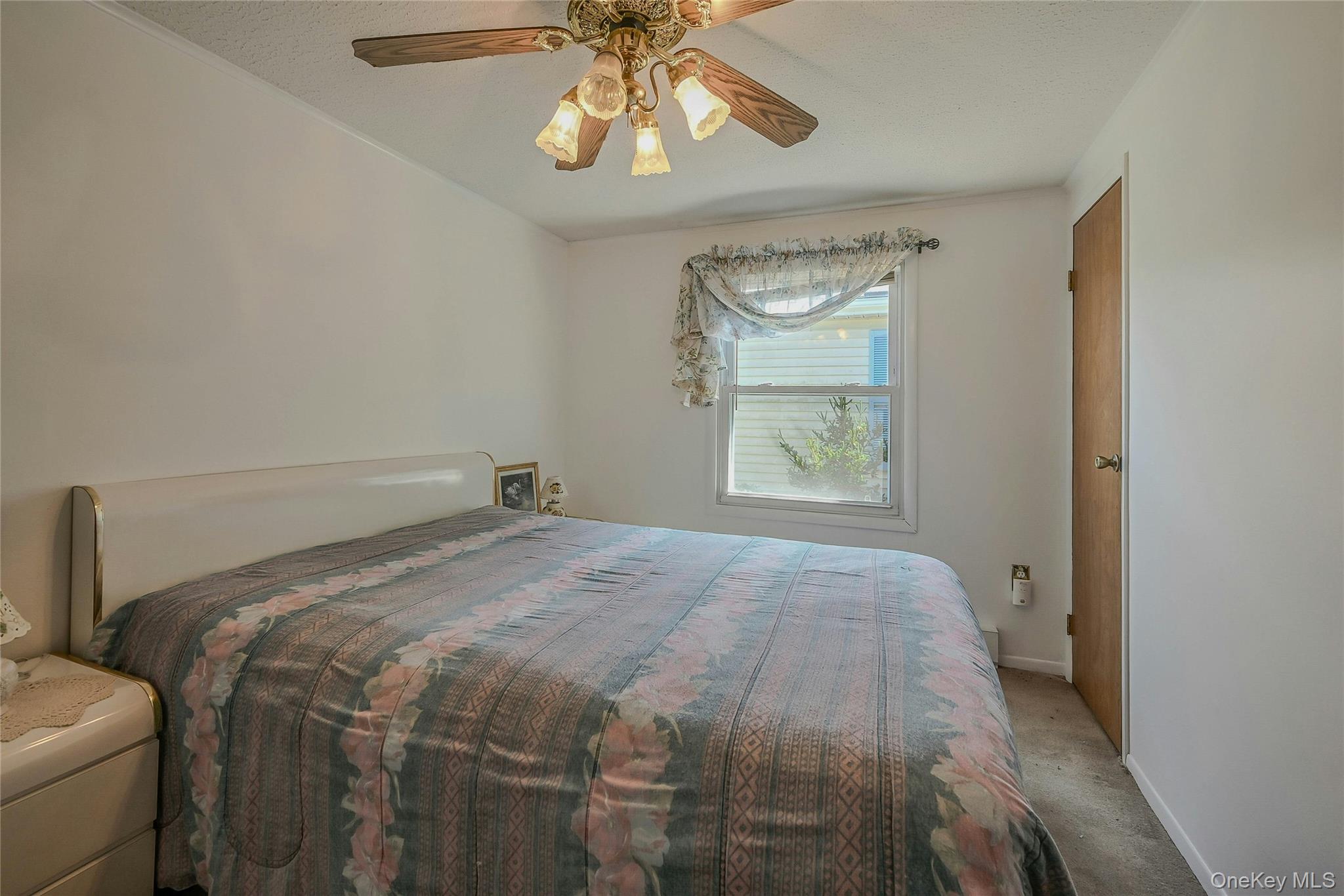 #18 photo, 161 Village Circle, サフォーク郡 Manorville , NY 11949