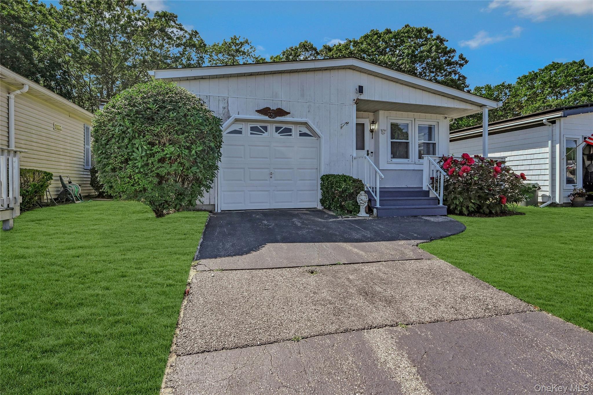 #2 photo, 161 Village Circle, サフォーク郡 Manorville , NY 11949