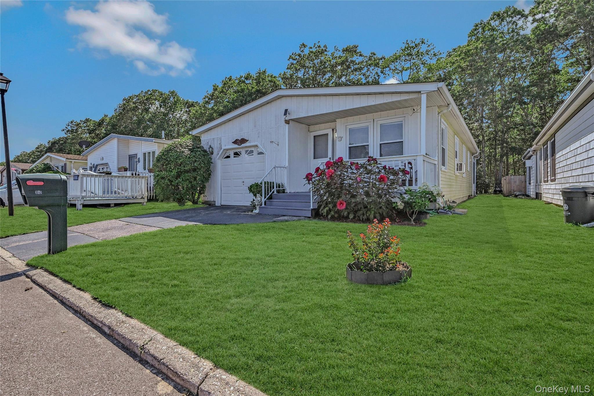 #3 photo, 161 Village Circle, サフォーク郡 Manorville , NY 11949