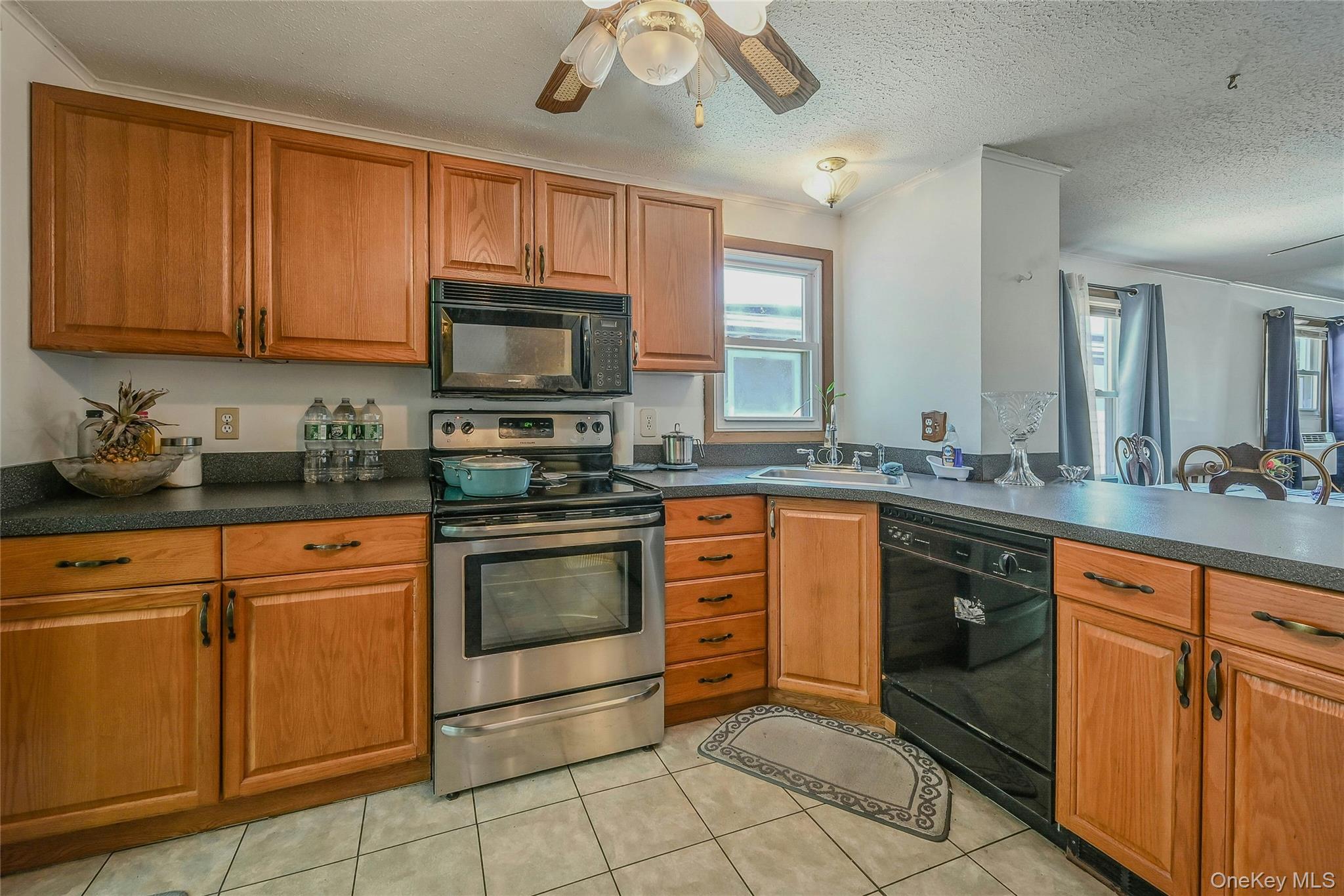 #5 photo, 161 Village Circle, サフォーク郡 Manorville , NY 11949