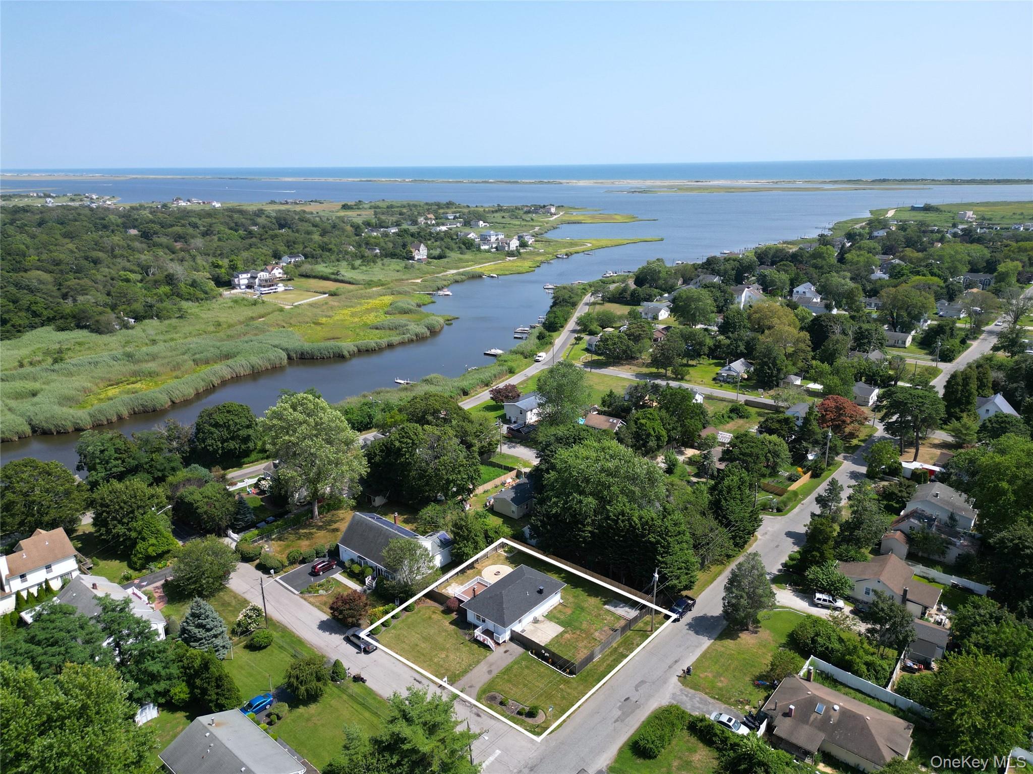 #1 photo, 8 King Road, سوفولك Mastic Beach , NY 11951