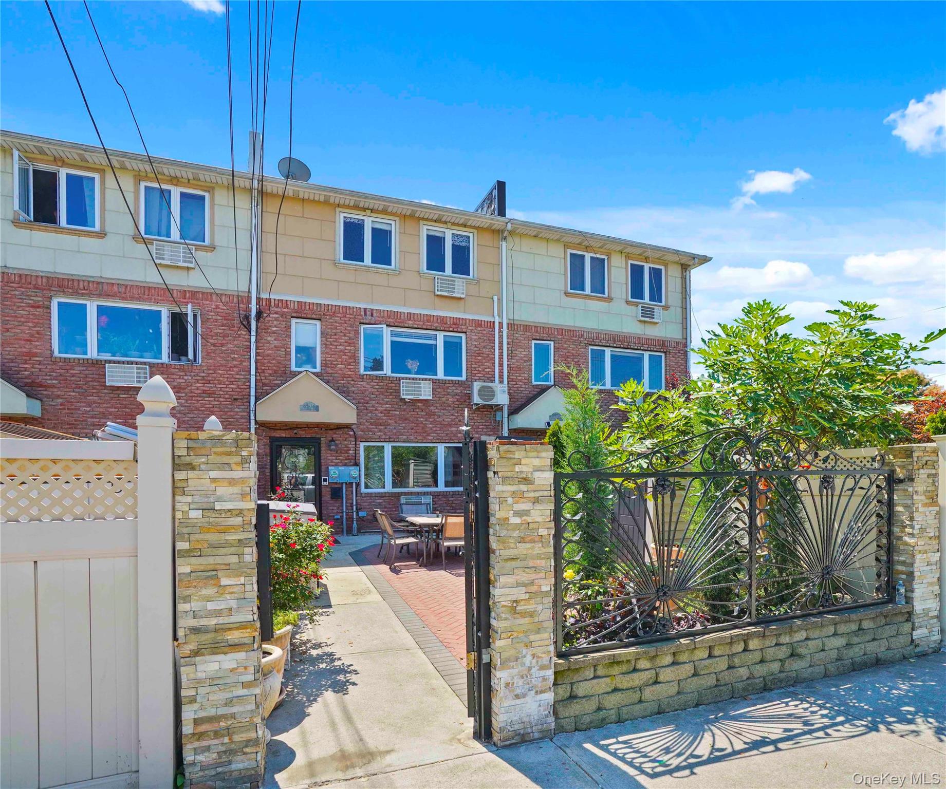 #1 photo, 6536 Metropolitan Avenue, クイーンズ区 Middle Village , NY 11379